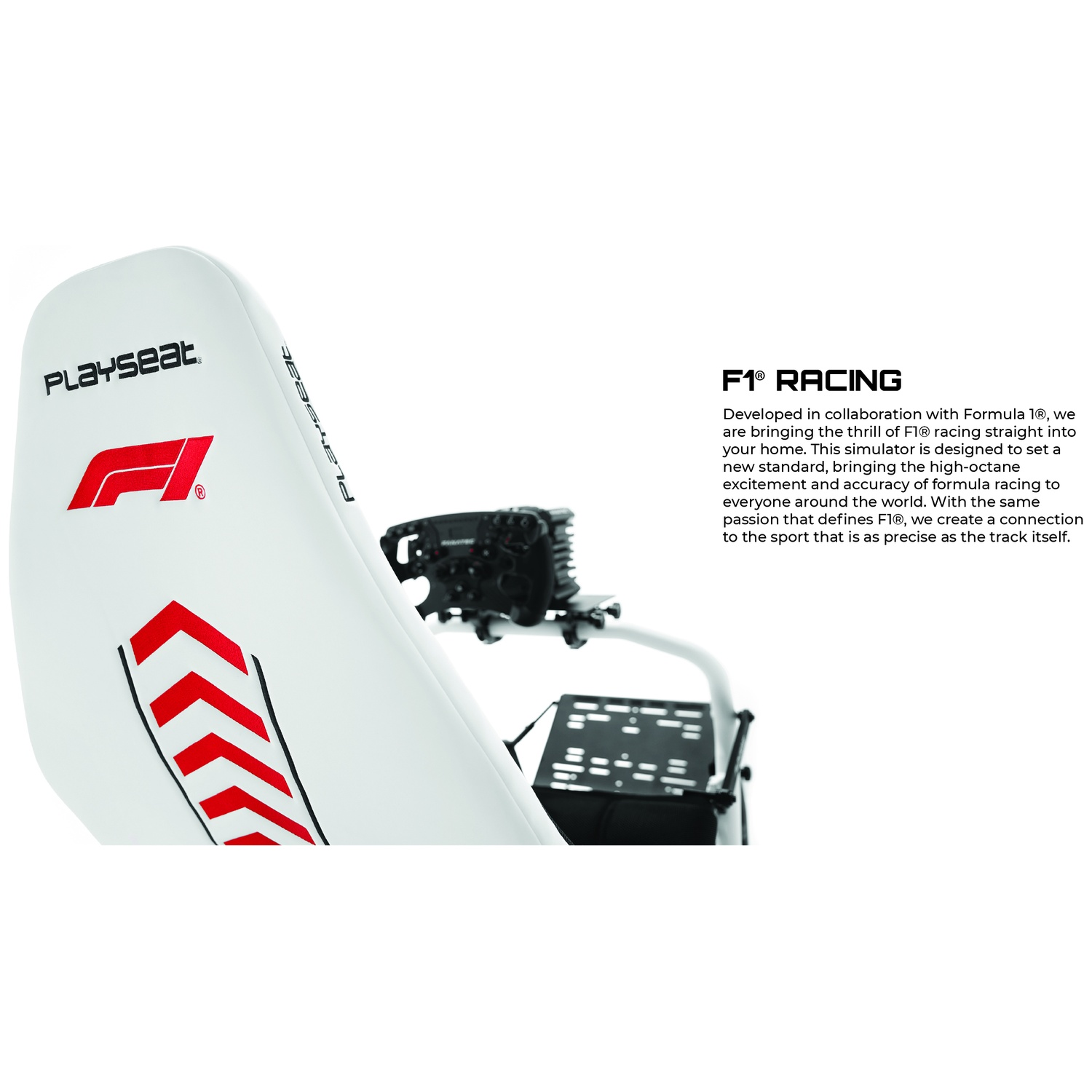 Un simulateur de course Playseat F1 blanc avec logo F1 rouge et détails chevrons.