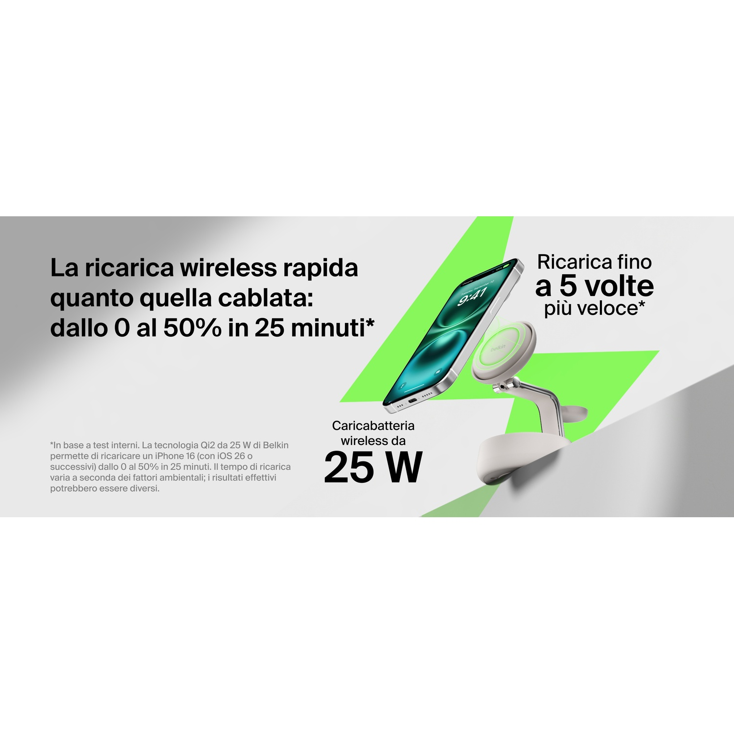 Un caricabatterie wireless bianco con un iPhone, che mostra la ricarica rapida.
