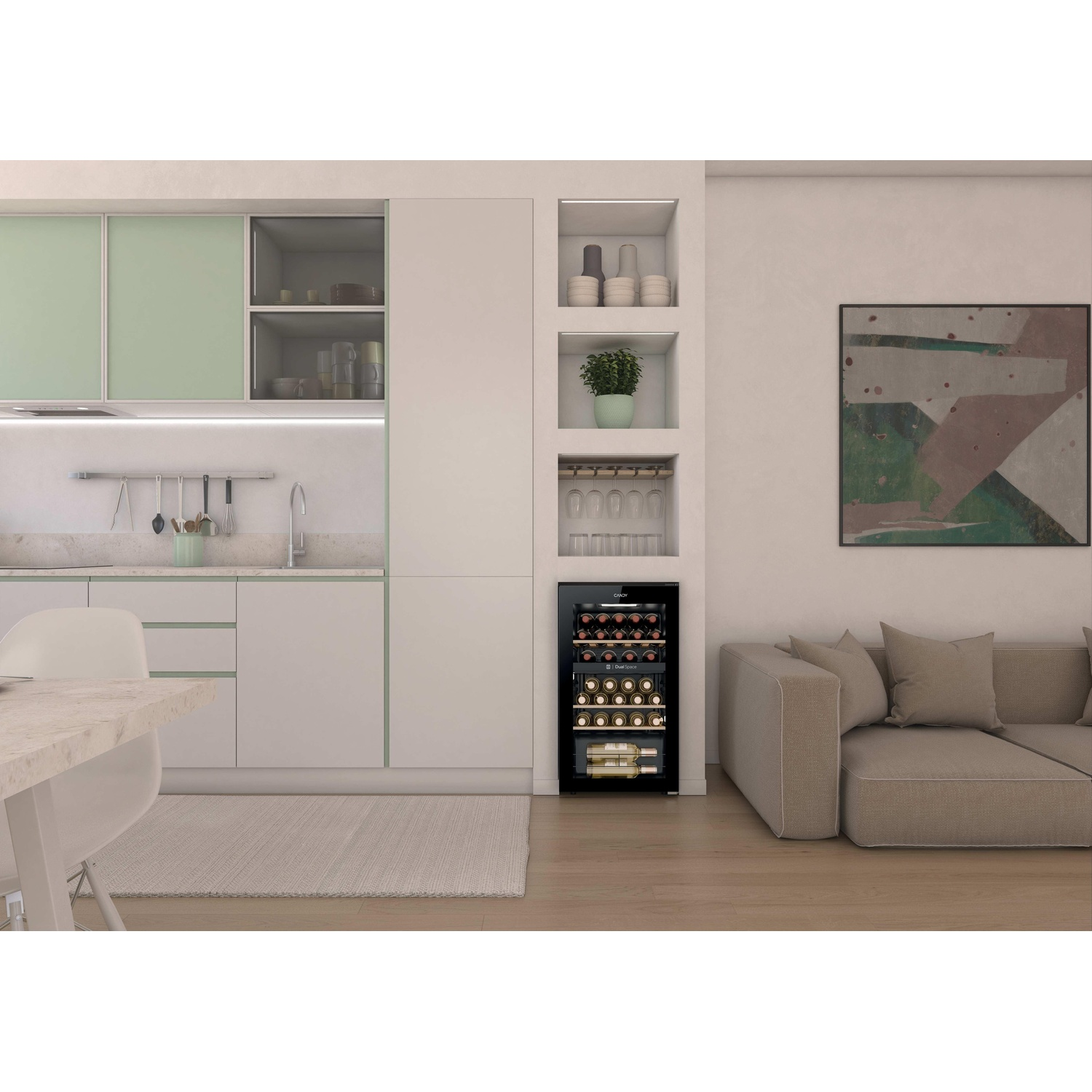 Cucina moderna con mobili chiari, una cantinetta e un divano nell'area soggiorno.