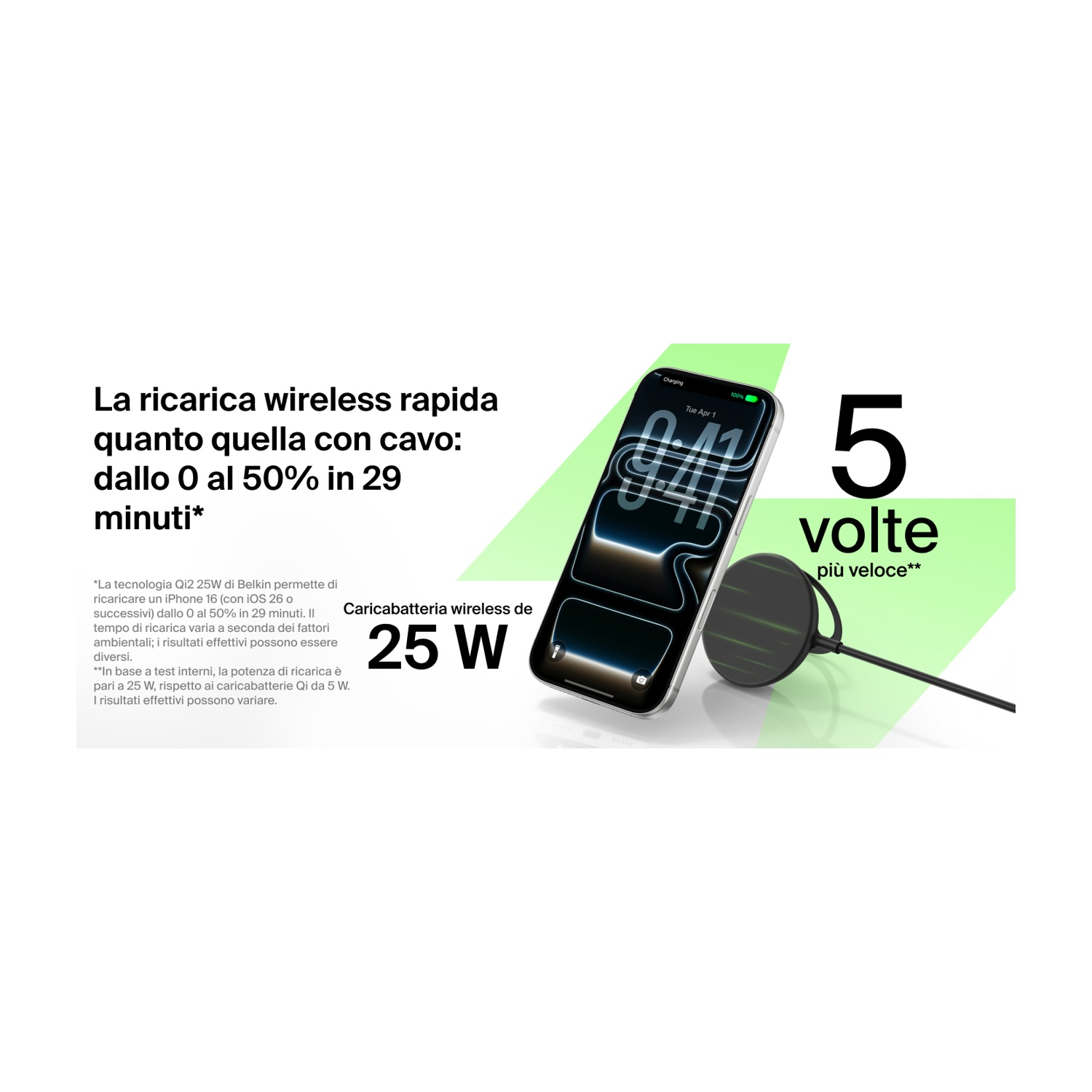 Uno smartphone si ricarica wireless su un pad di ricarica nero. 5 volte più veloce.