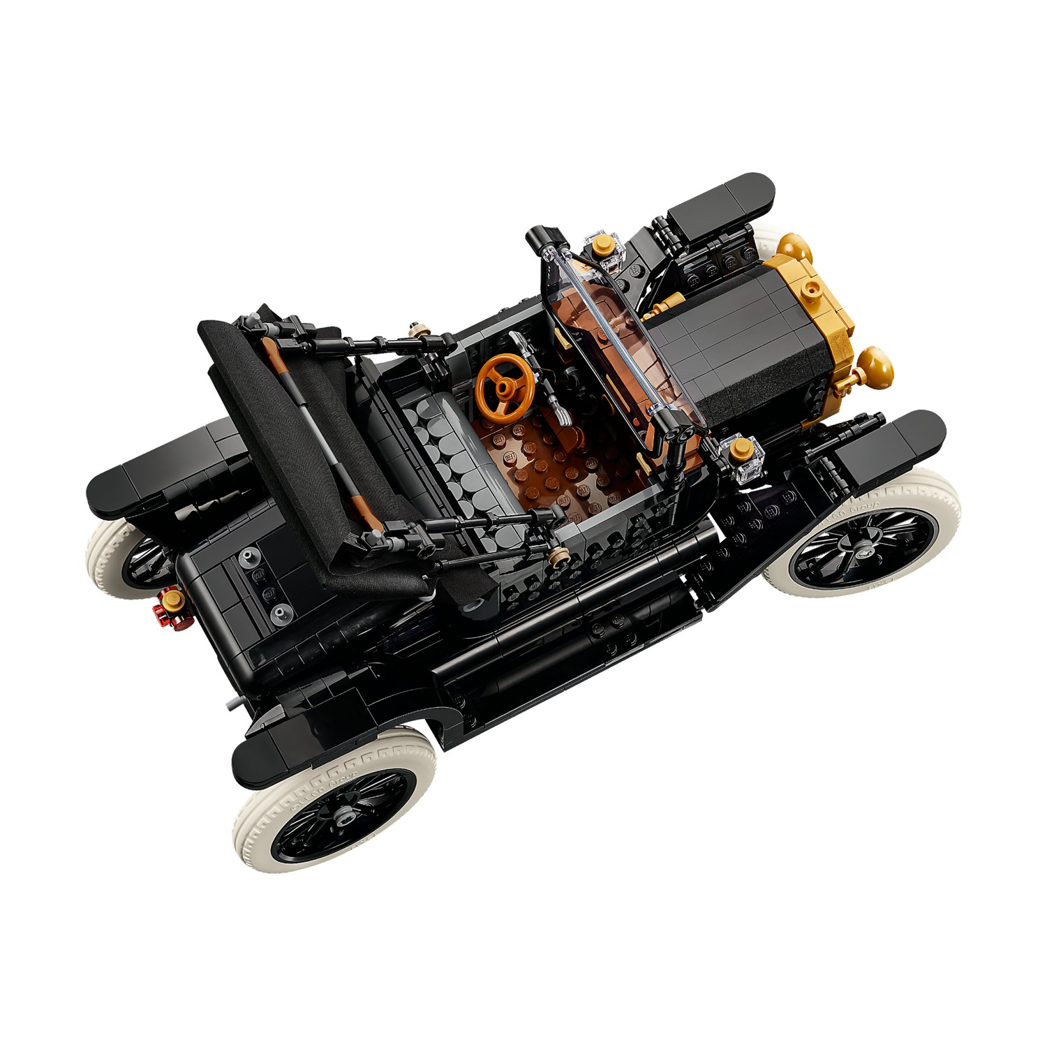 Modello di auto d'epoca nera con accenti dorati, pneumatici bianchi e interni marroni.