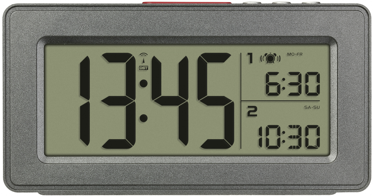 Digitaluhr zeigt 13:45 Uhr und zwei Weckzeiten: 6:30 und 10:30.