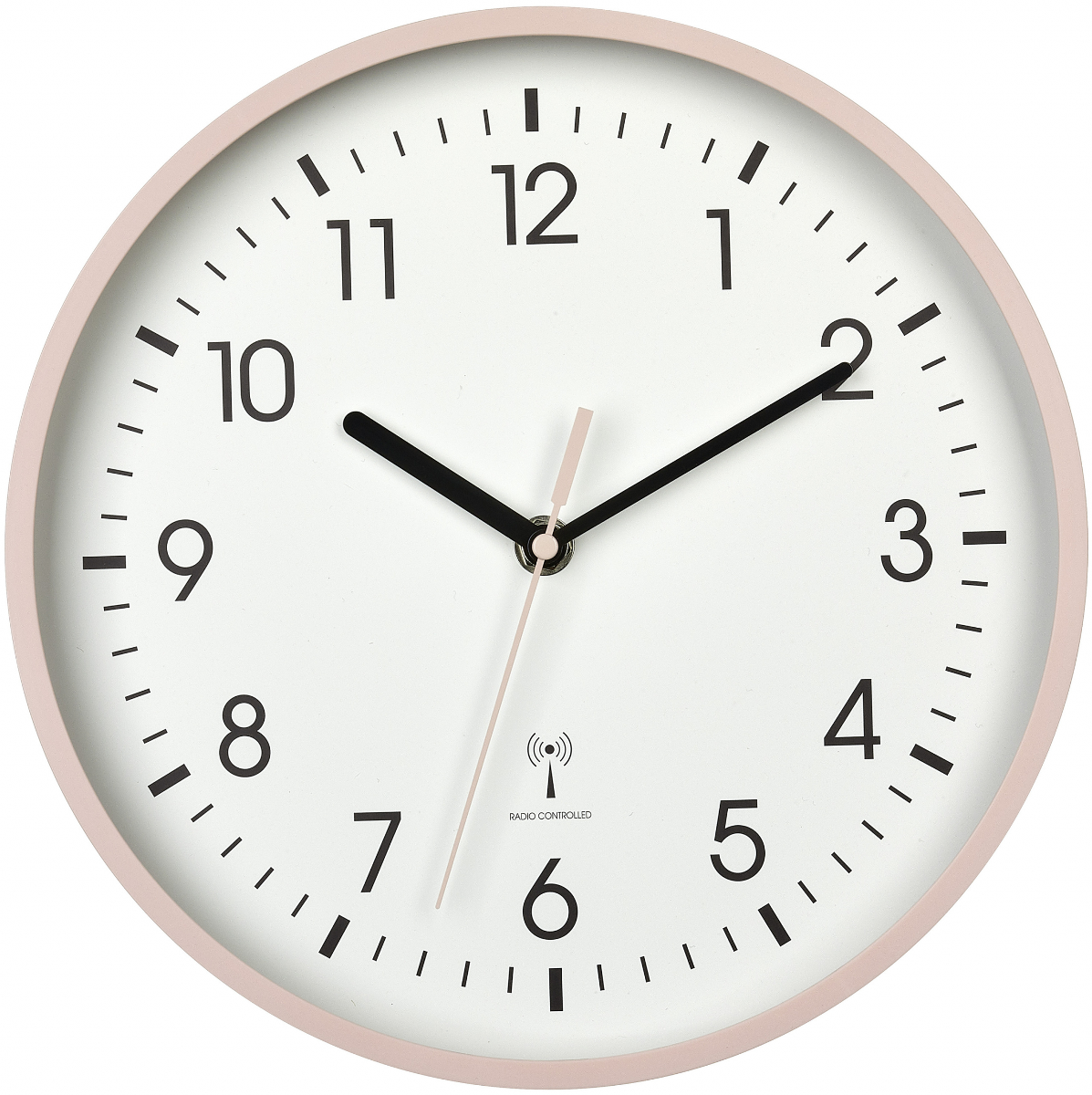 Eine runde Wanduhr mit rosafarbenem Rahmen und weißen Zifferblatt.