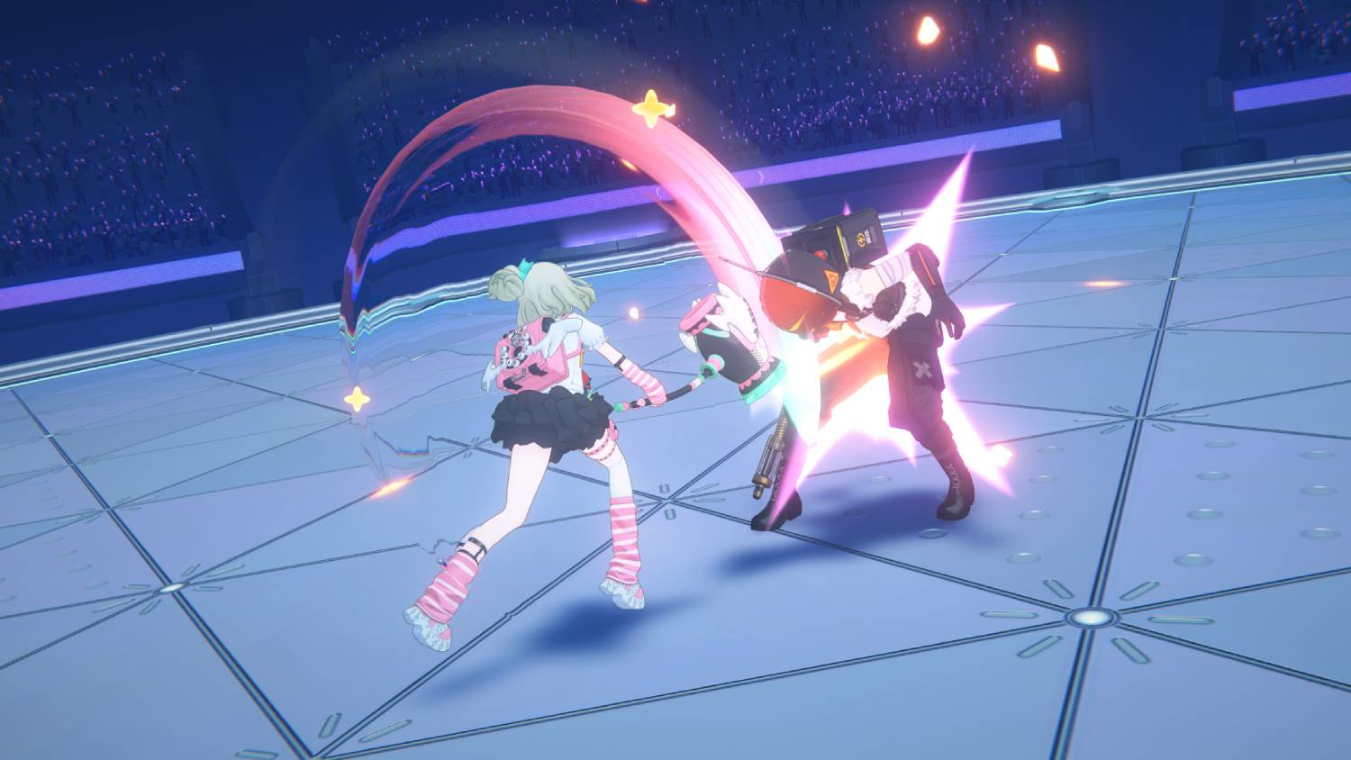 Personajes de anime luchan con armas brillantes en una arena ante público.