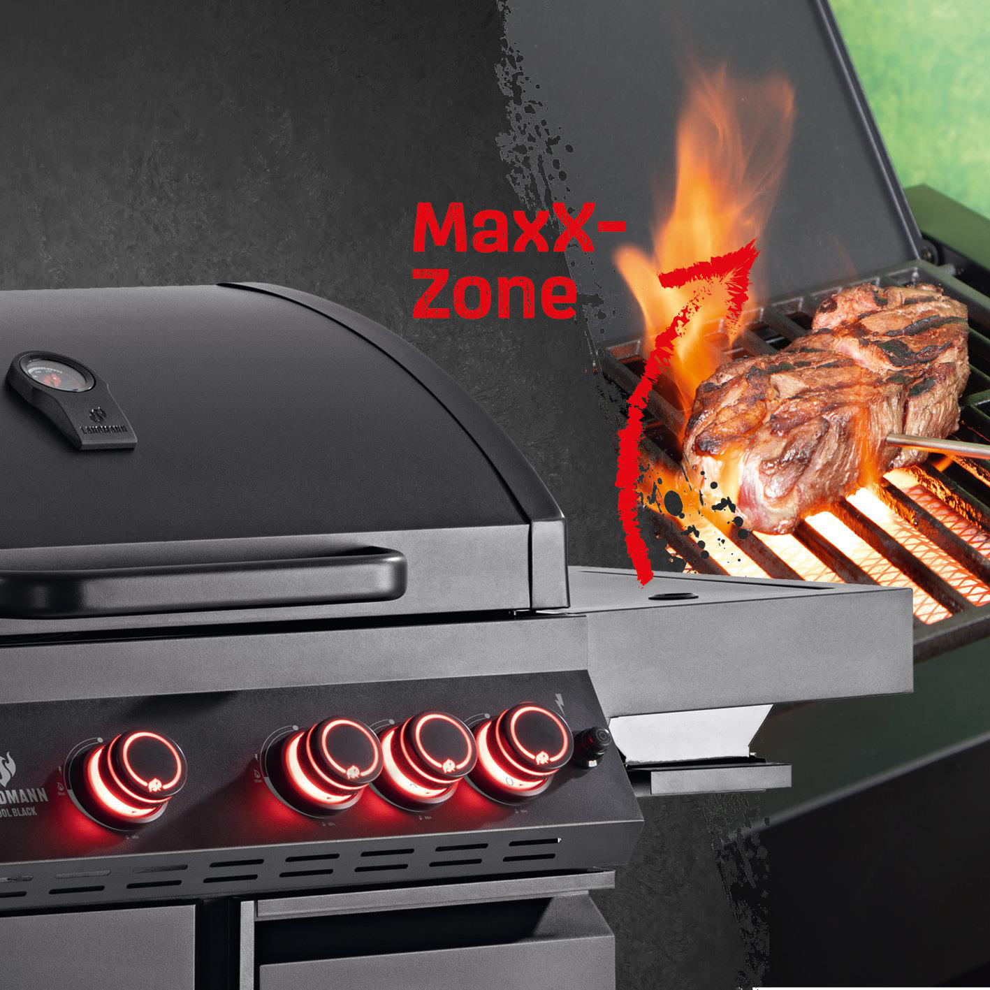 Schwarzer Grill mit Steak auf dem Rost, Flammen sichtbar. Rote Knöpfe leuchten.