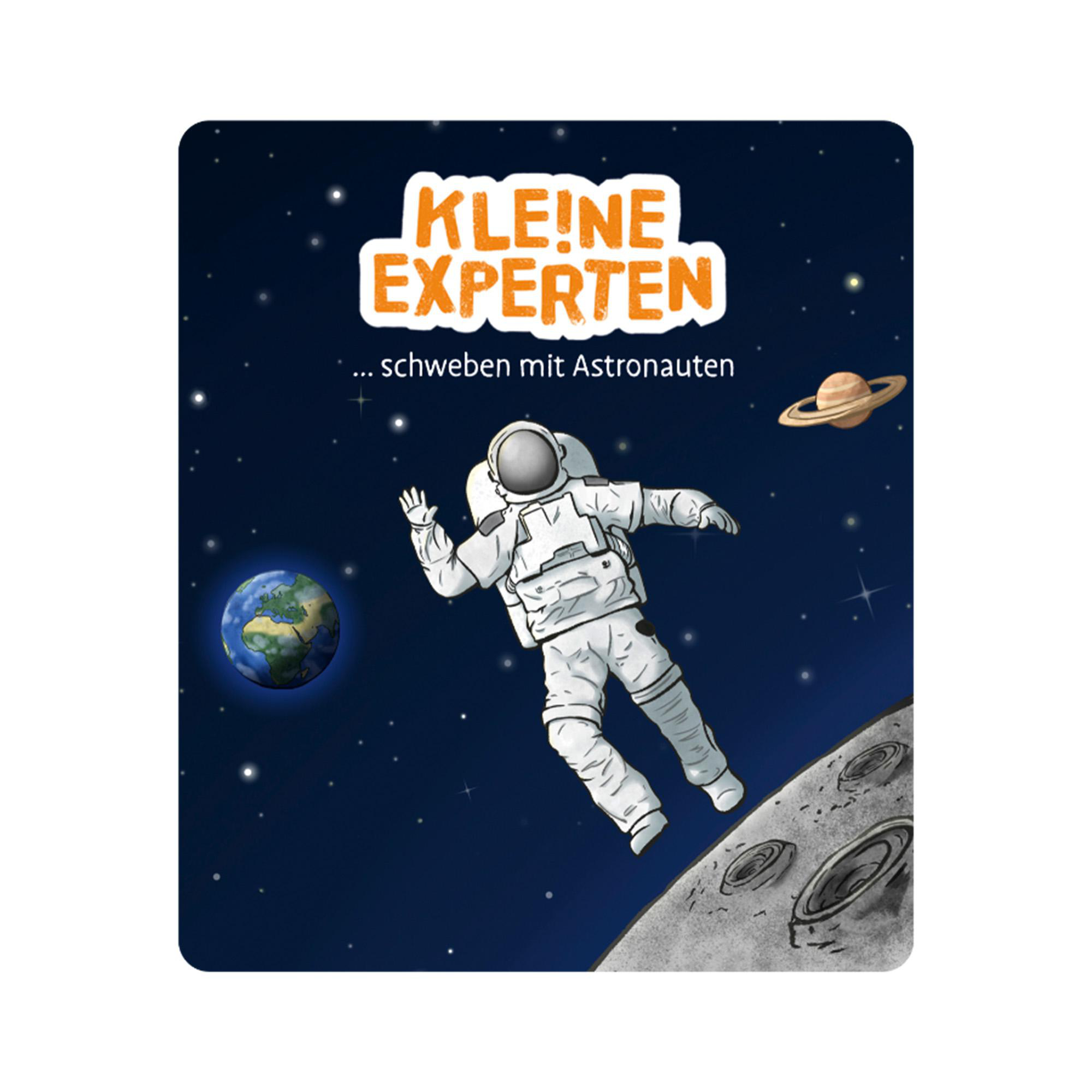 Ein Astronaut schwebt im Weltall nahe dem Mond, Erde und Saturn im Hintergrund.