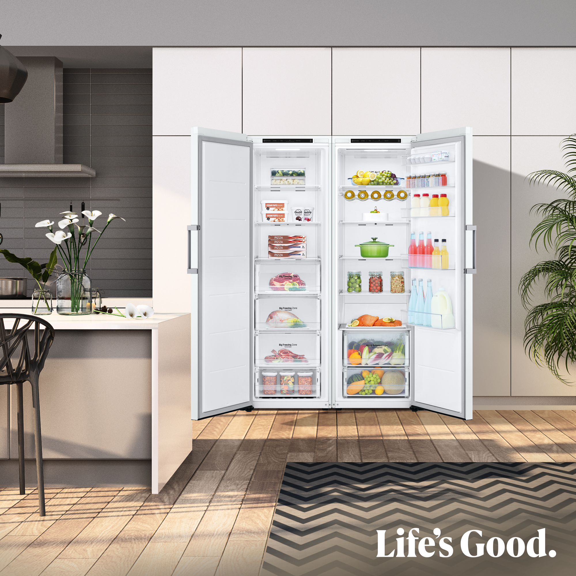 Refrigerador abierto con alimentos y encimera de cocina al lado.