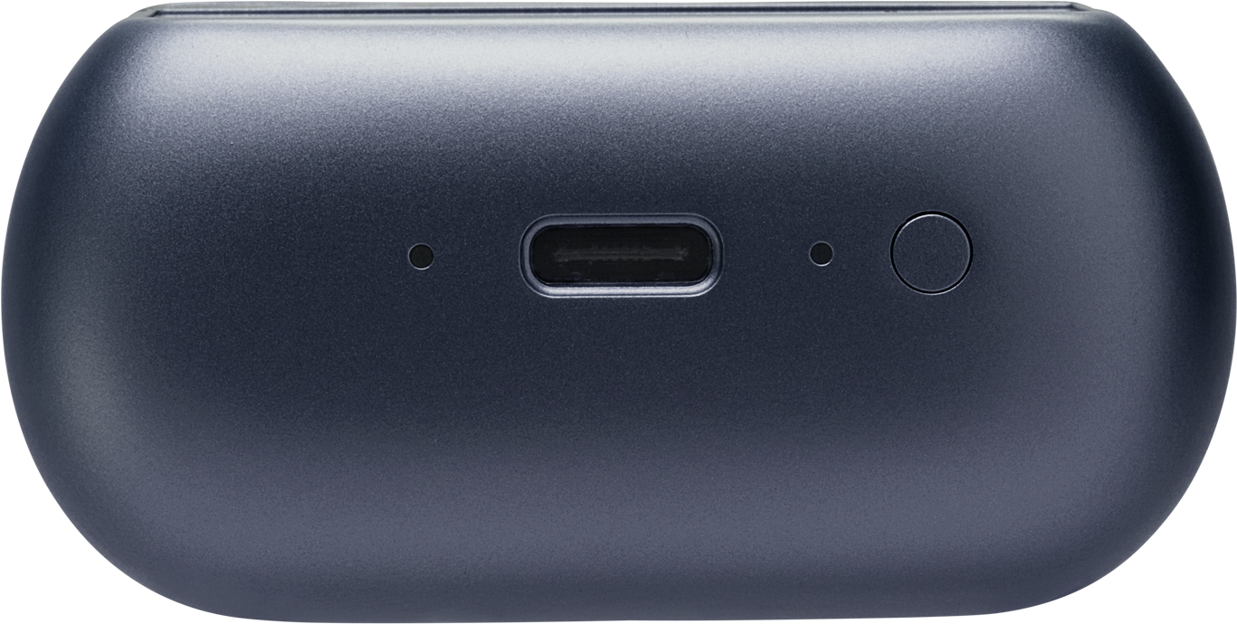 Sötétkék tok USB-C porttal és gombbal fekete háttéren.