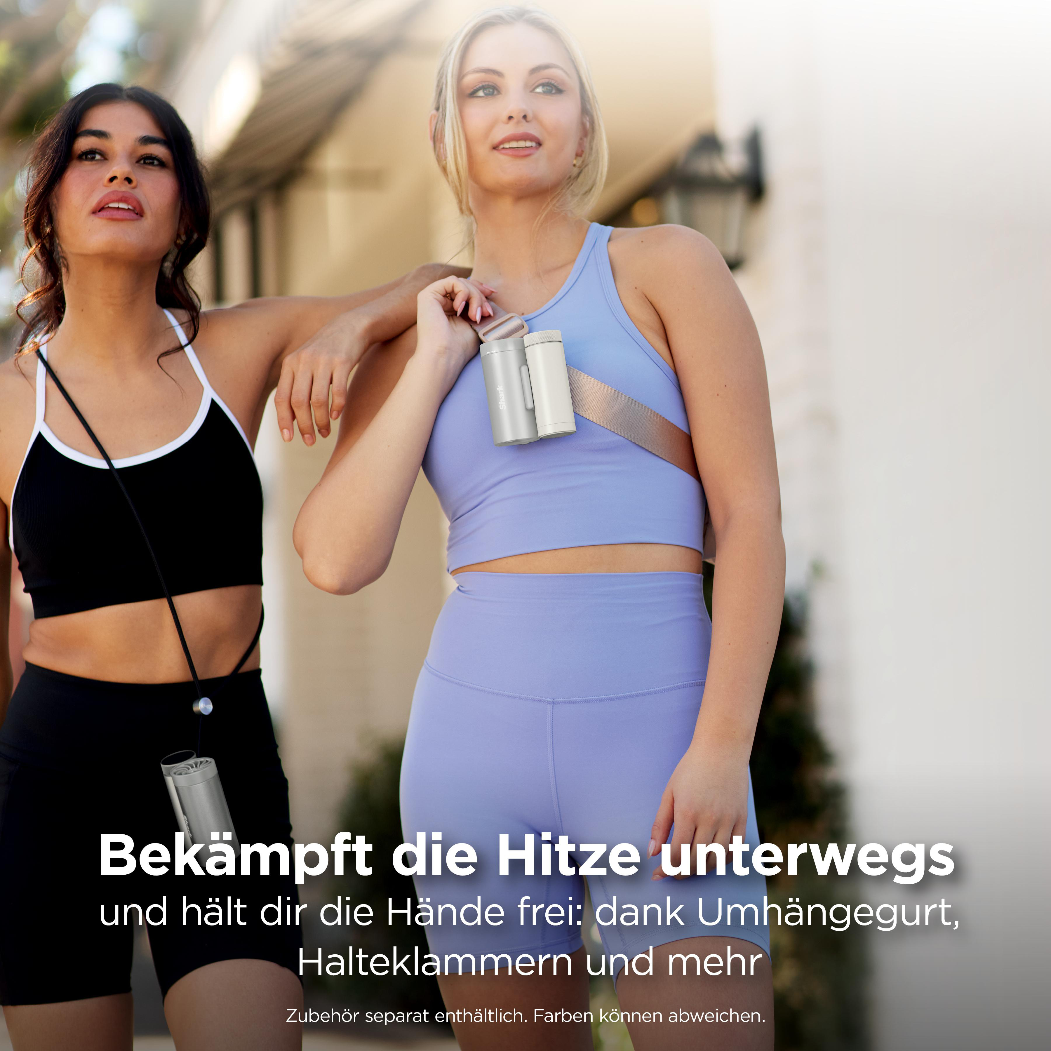Zwei Frauen in Sportkleidung tragen Geräte, die um den Hals oder die Brust getragen werden.