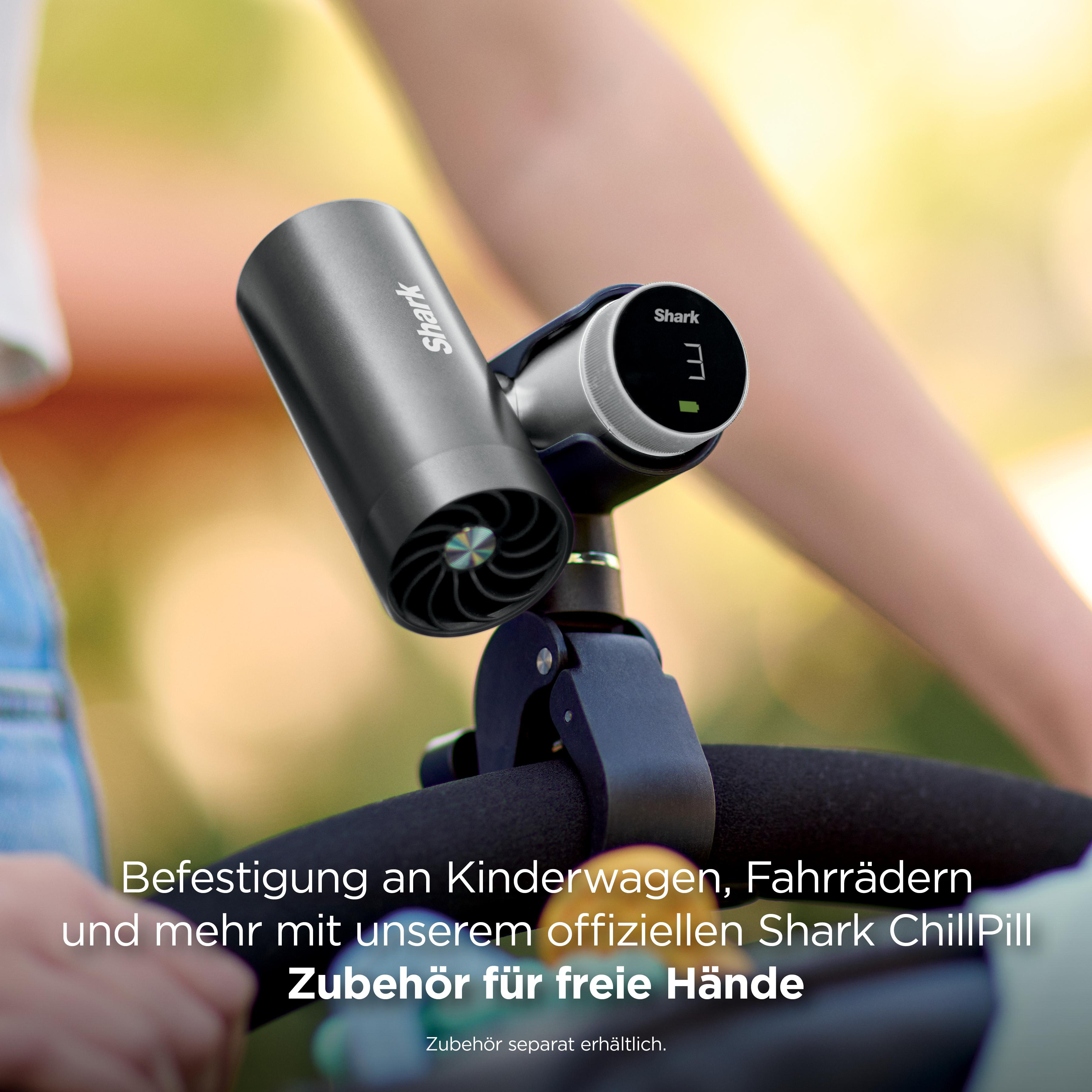 Ein schwarzer Shark ChillPill Lüfter ist an einem Kinderwagen befestigt.