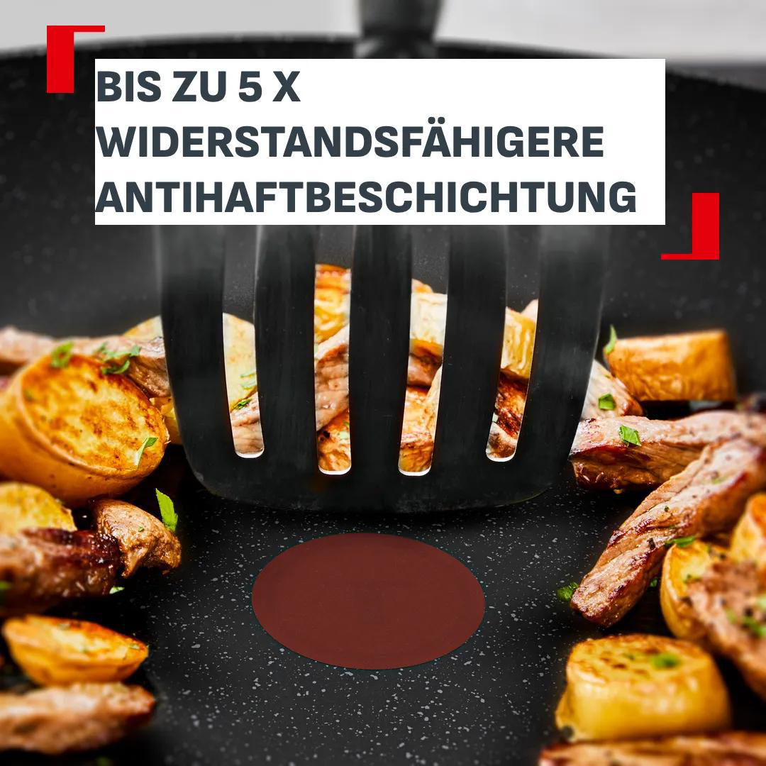 Braten mit Bratwender auf Kochgeschirr mit Antihaftbeschichtung.