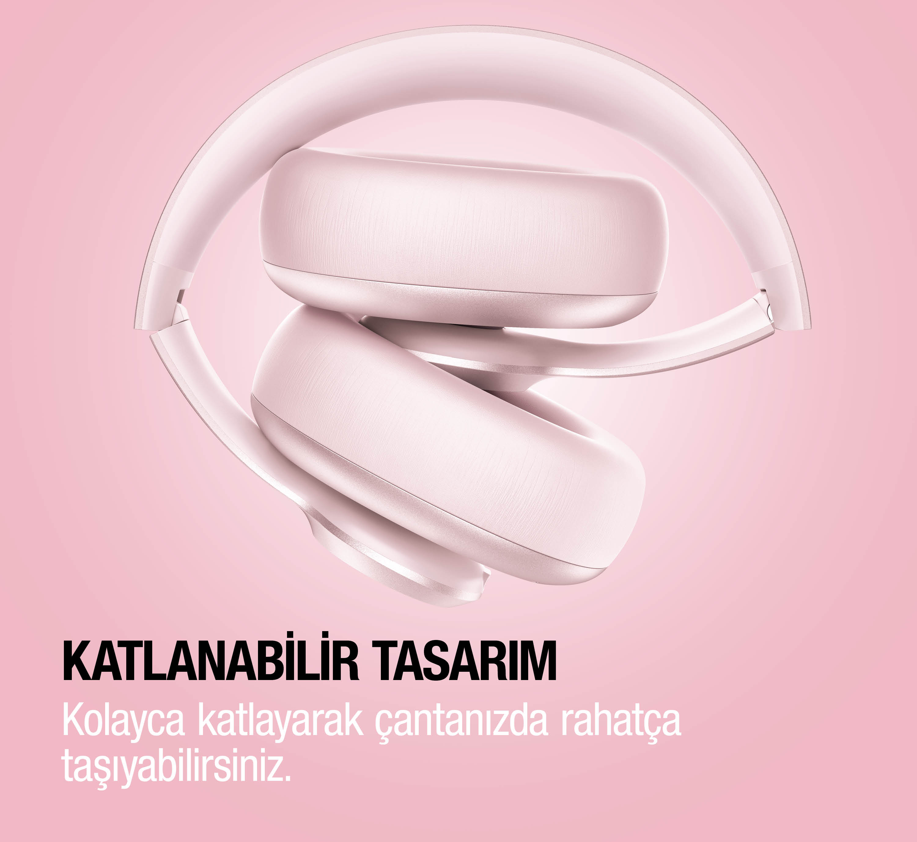 Taşınabilirlik için katlanan pembe kulaklığın yakın çekimi. Metin: Katlanabilir tasarım.