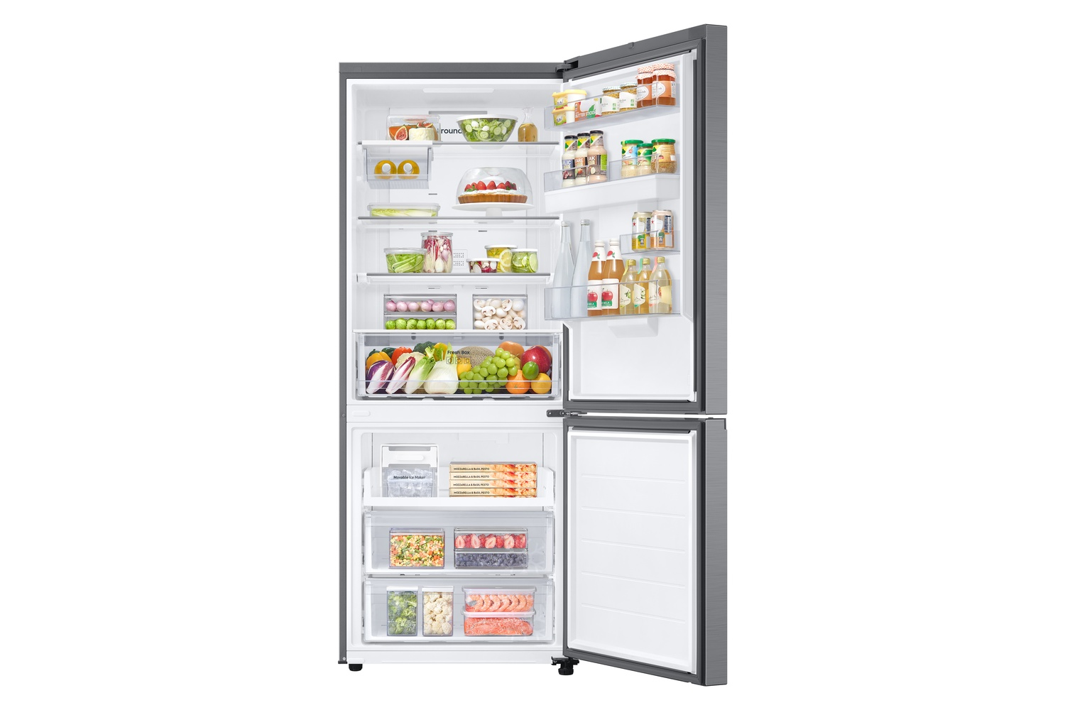 Un refrigerador gris abierto con estantes y cajones llenos.