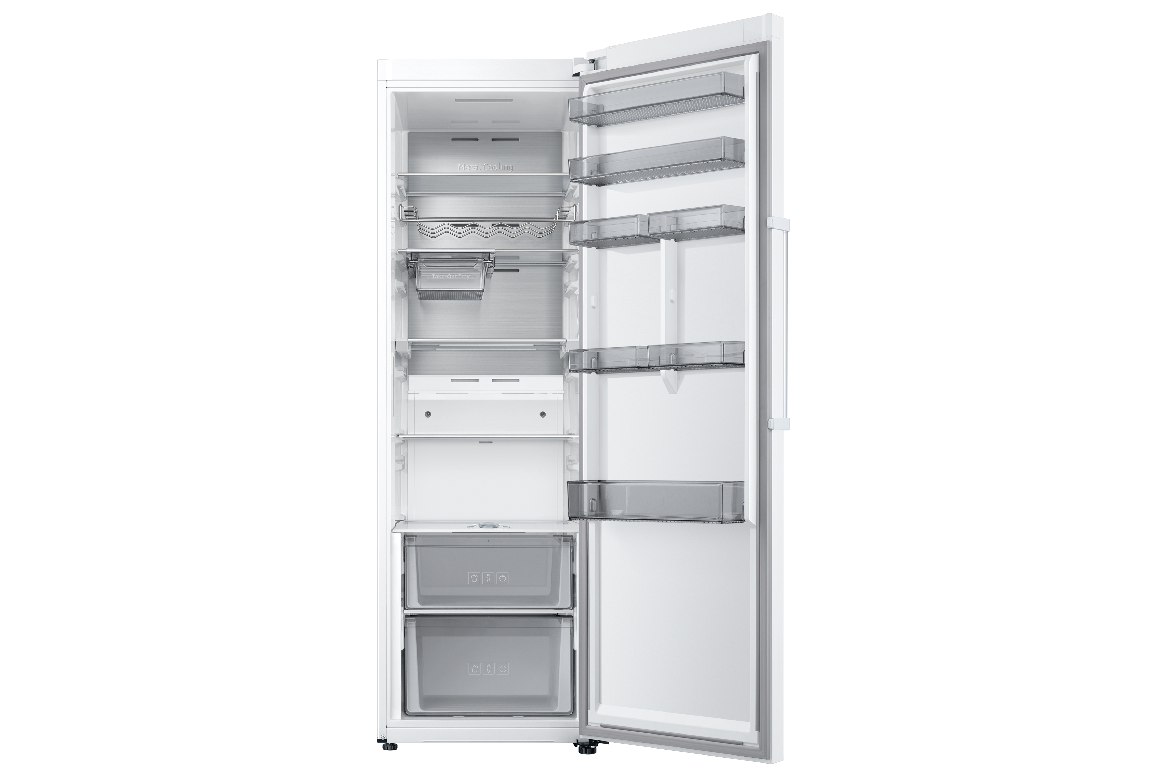 Un refrigerador blanco con la puerta abierta, mostrando estantes y cajones interiores.