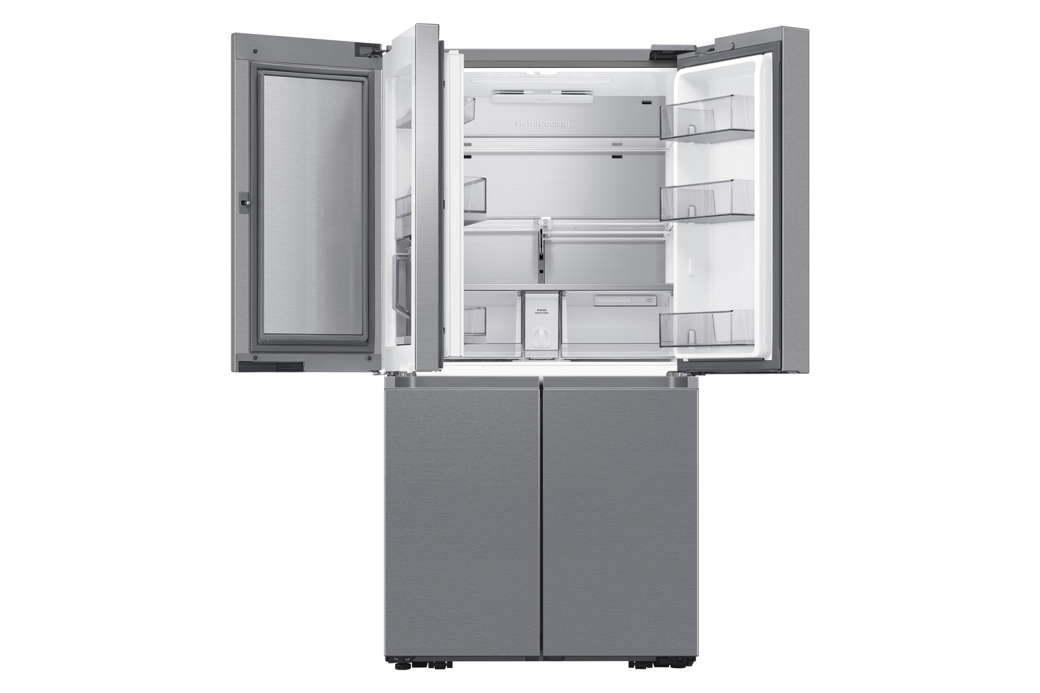 Refrigerador plateado abierto de cuatro puertas con luz interior.