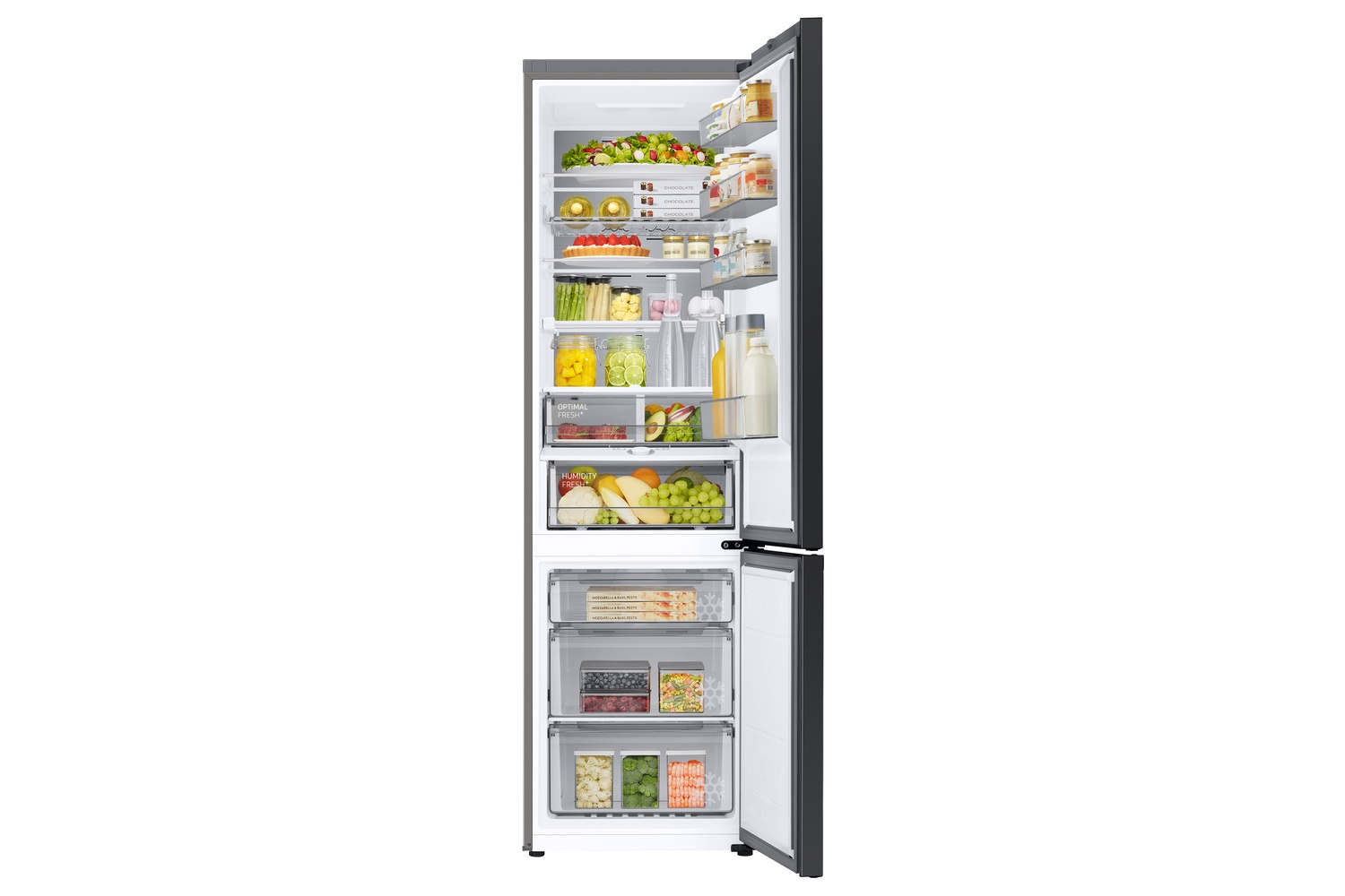 Un refrigerador abierto lleno de comida: frutas, verduras, bebidas y productos envasados.