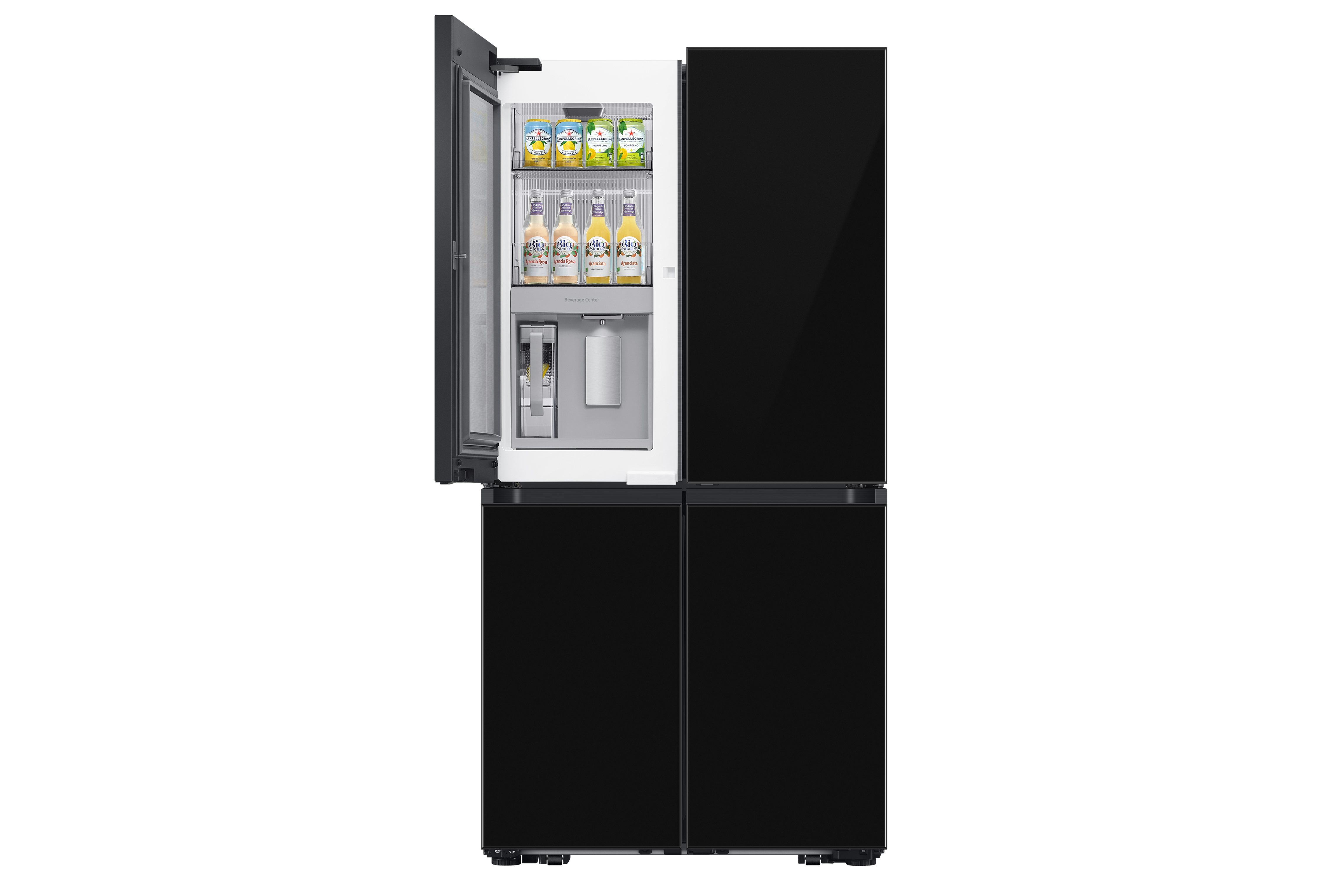 Un refrigerador negro con puerta abierta, lleno de bebidas como San Pellegrino y Bio Sicila.