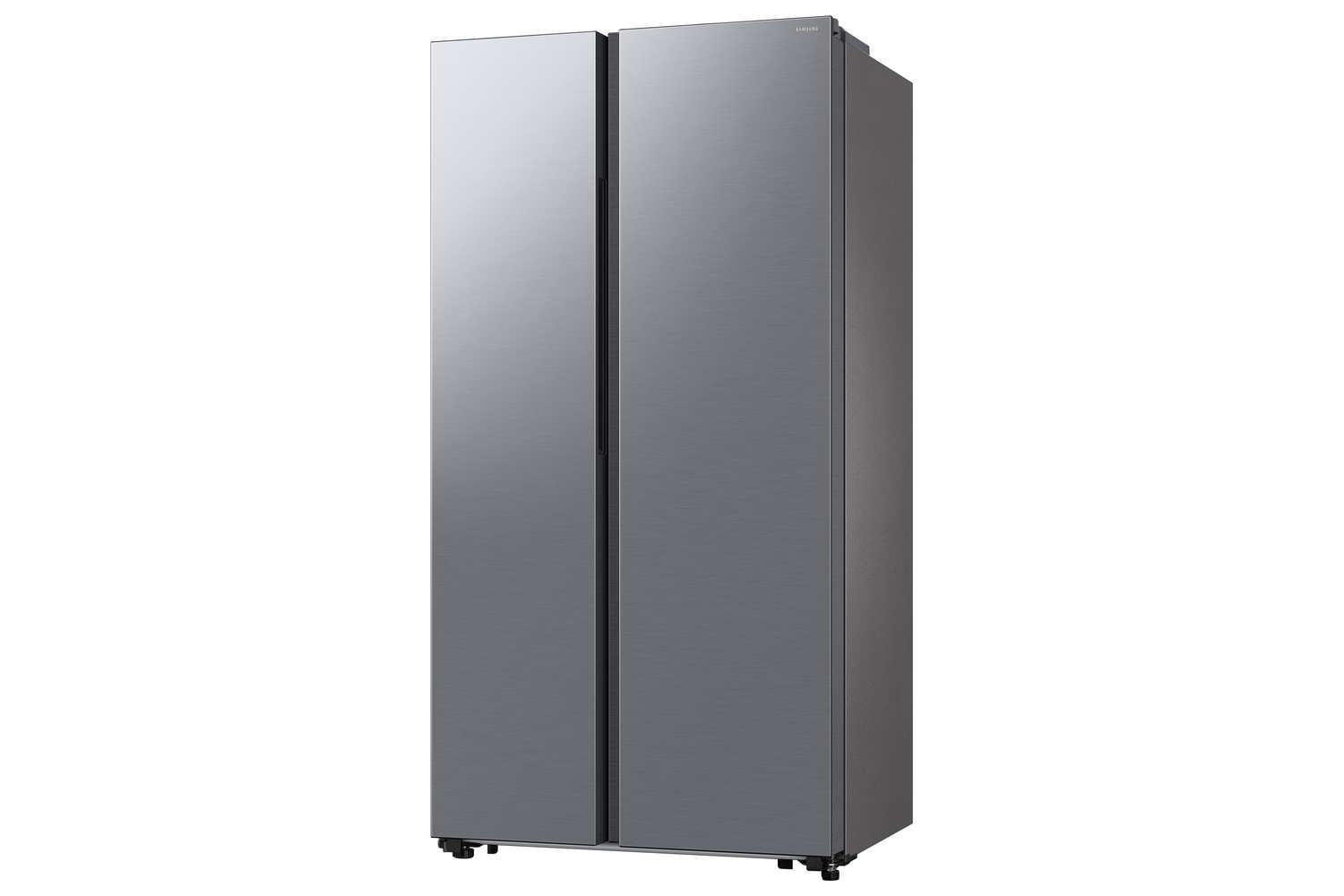 Un refrigerador moderno plateado de dos puertas sobre fondo blanco.