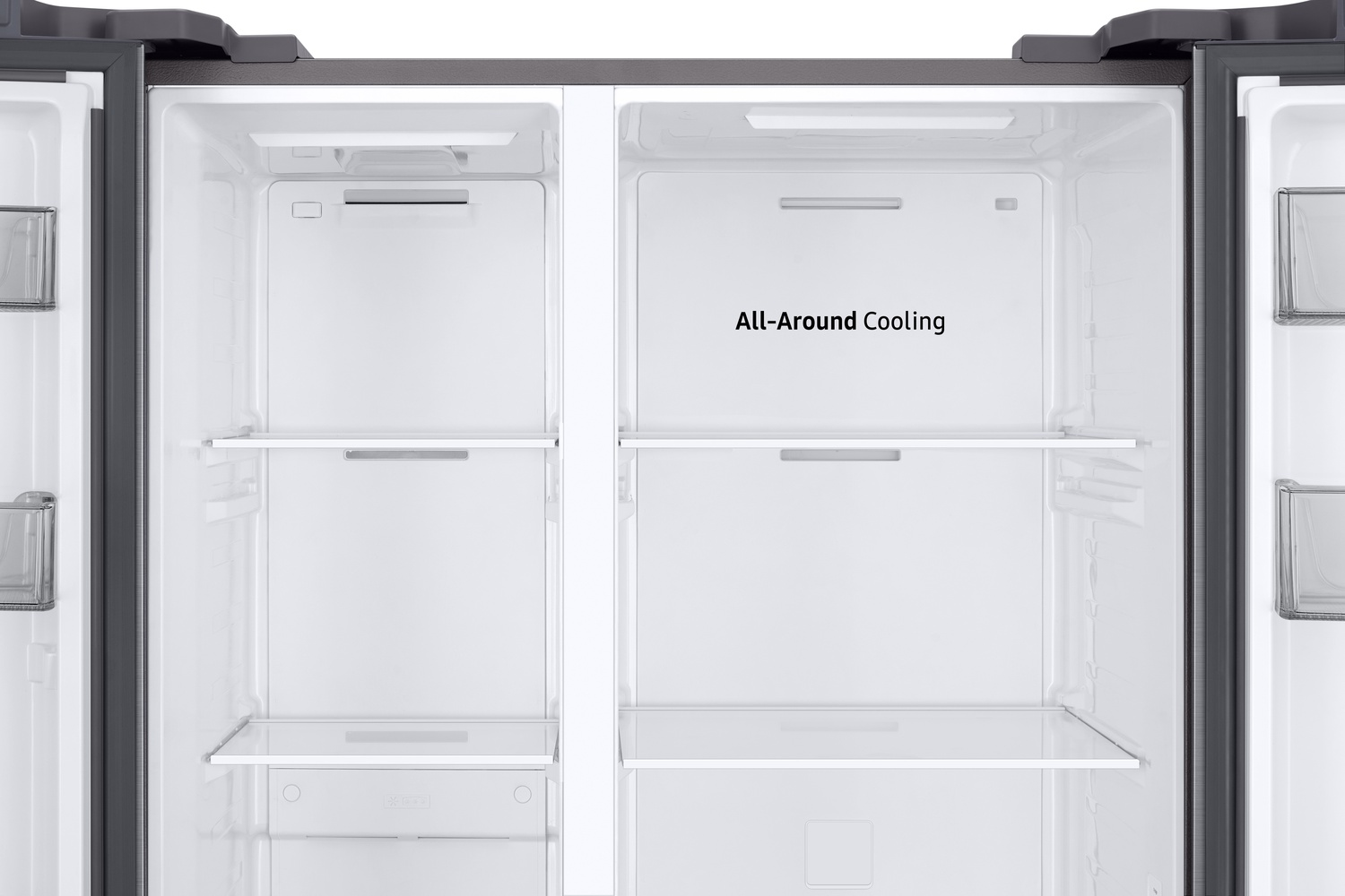 Interior de un refrigerador moderno y vacío con estantes y cajones de vidrio.