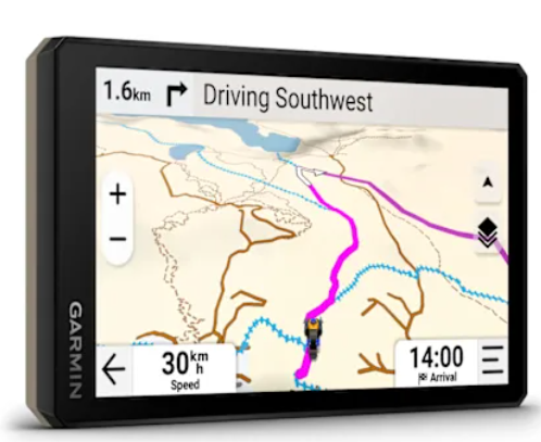 Nawigacja Garmin pokazuje mapę z ikoną motocykla na fioletowej trasie. Jazda na południowy zachód.