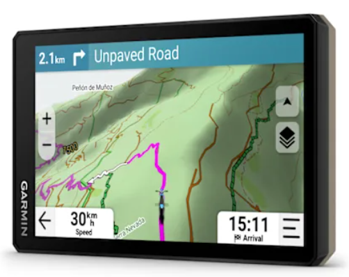Urządzenie GPS Garmin pokazujące mapę nieutwardzonej drogi, odległość 2,1 km.