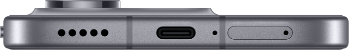 Okostelefon alsó élének közelképe, USB-C porttal, hangszóróráccsal és SIM-tálcával.