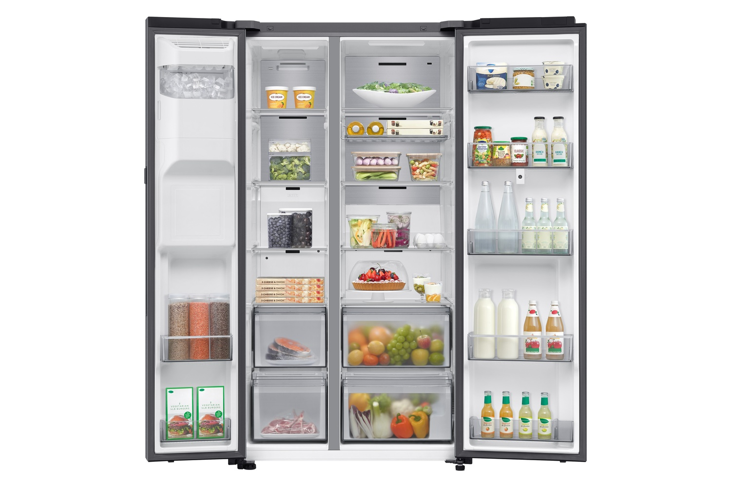Un refrigerador abierto lleno de alimentos, hielo, verduras, frutas y bebidas.