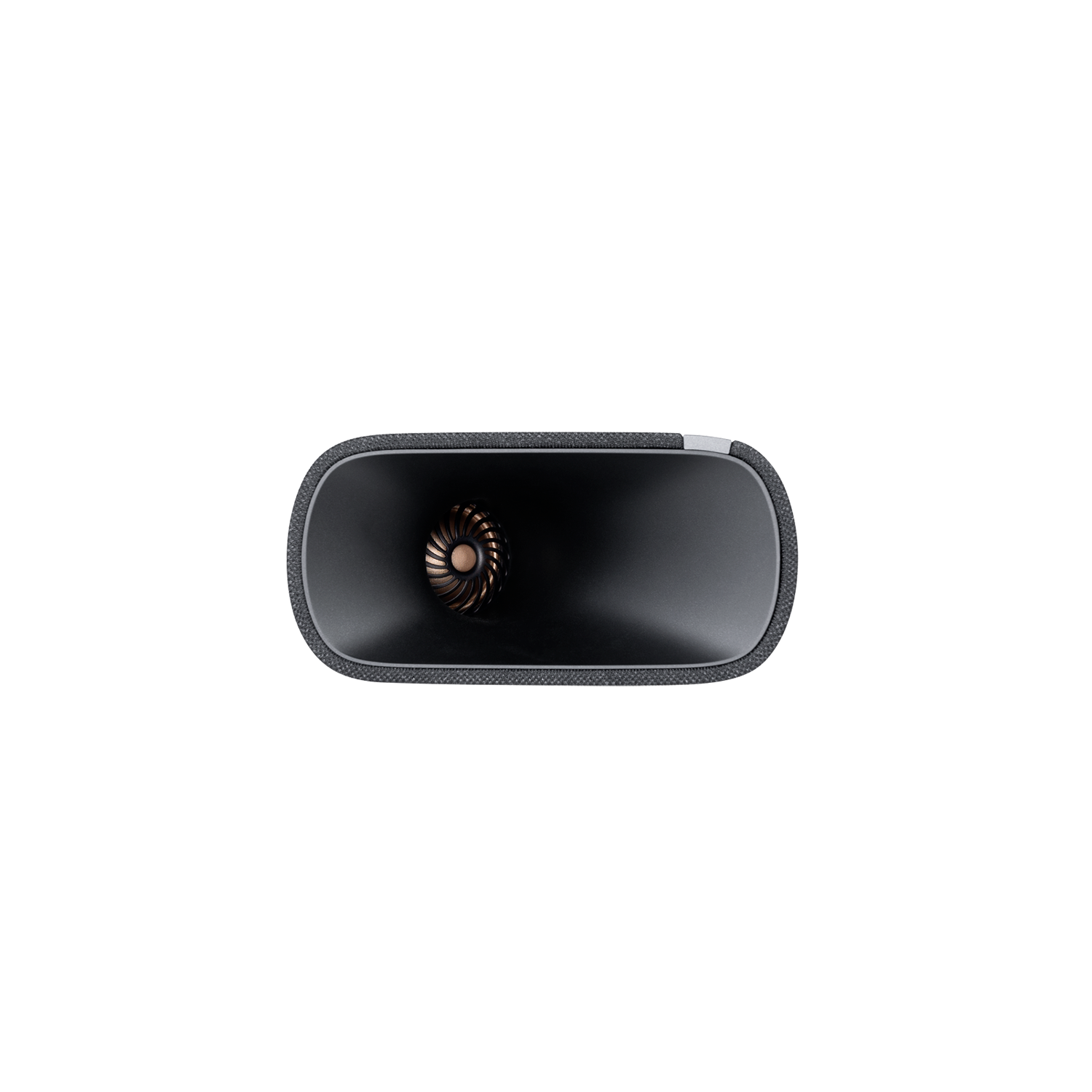 Altavoz negro con contorno de tela y tweeter de cobre.