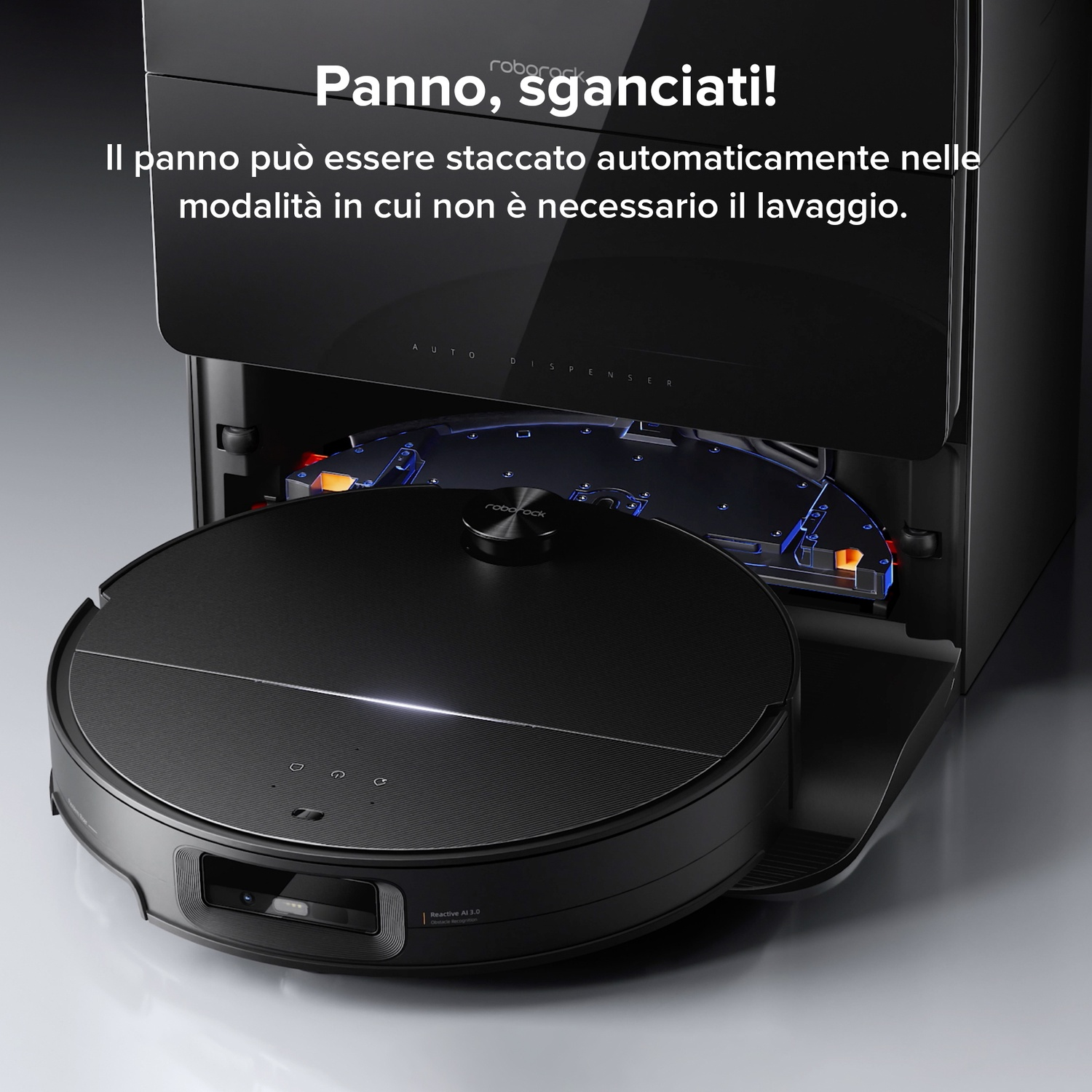 Robot aspirapolvere nero con base di ricarica. Il panno è staccabile.