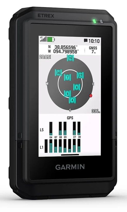 Czarny odbiornik GPS Garmin Etrex wyświetla informacje o satelitach i współrzędnych na ekranie.