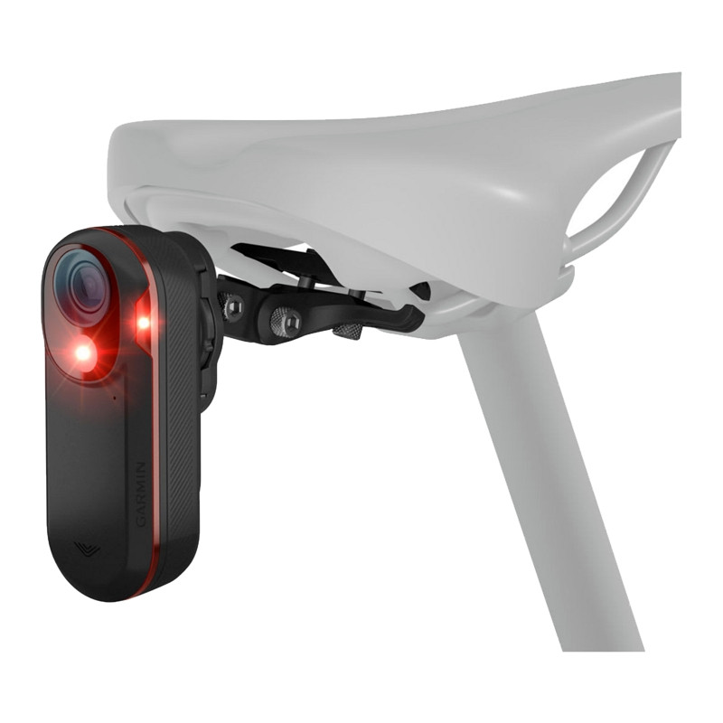 Czarne urządzenie Garmin z czerwonym światłem zamontowane pod białym siodełkiem.