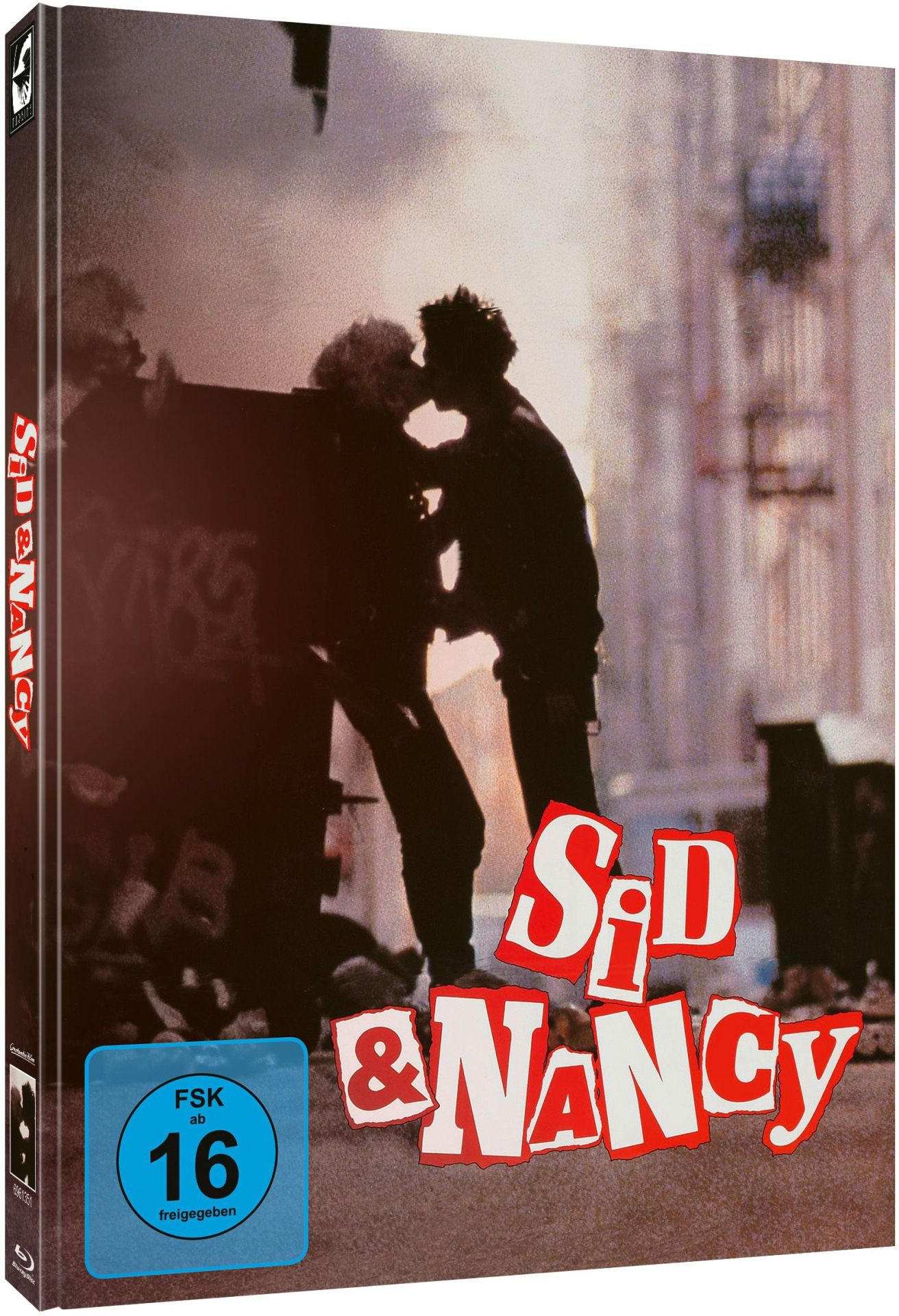 Sid & Nancy Filmposter: Zwei Personen küssen sich vor einer Graffiti-Wand.