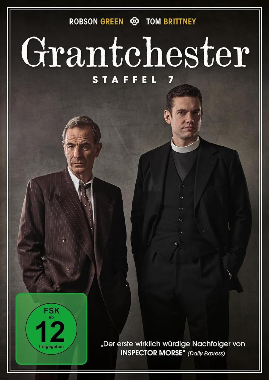 Zwei Männer, einer im braunen Anzug, der andere im schwarzen Priestergewand.