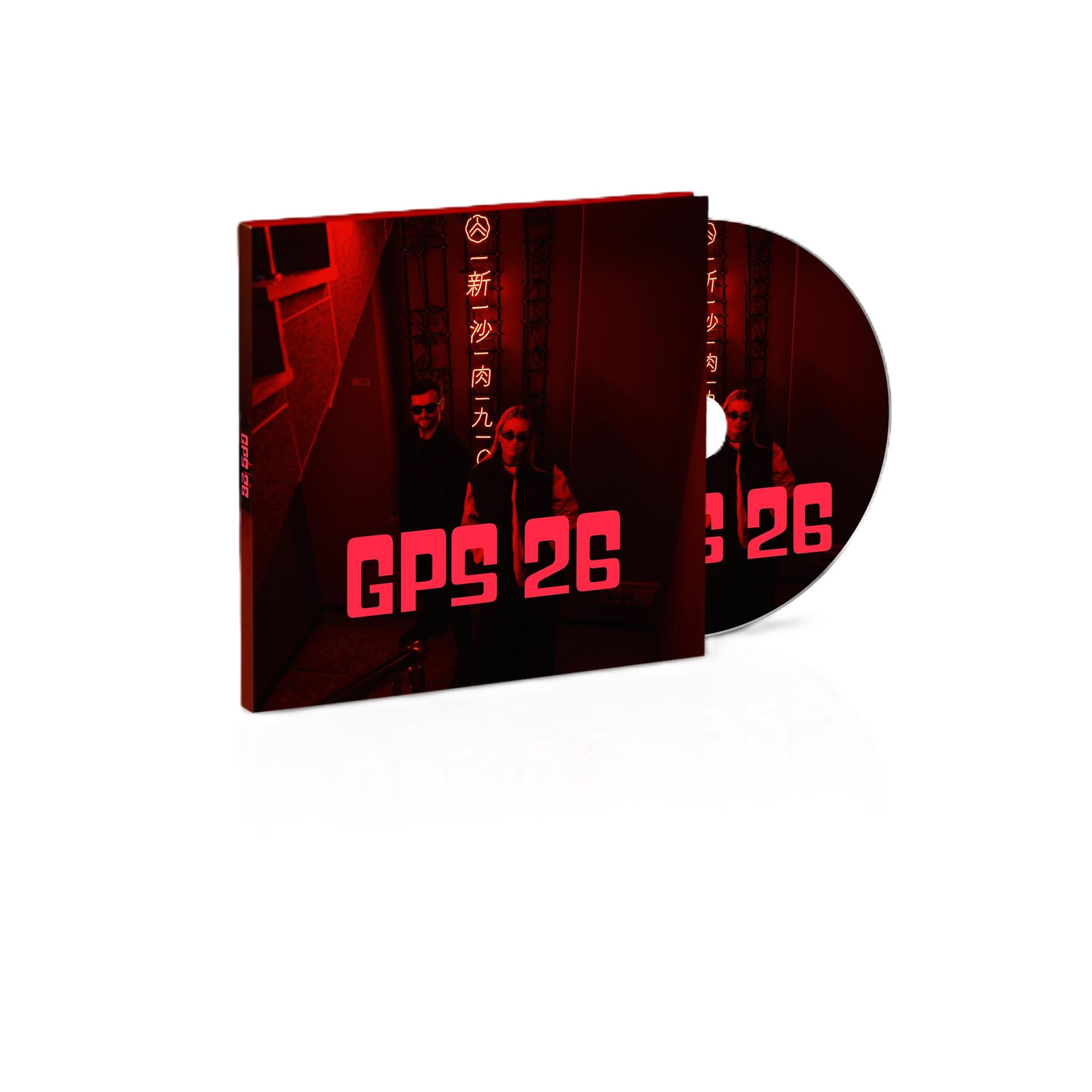CD-Hülle mit Bandmotiv, drei Personen, Neonlicht und Text.