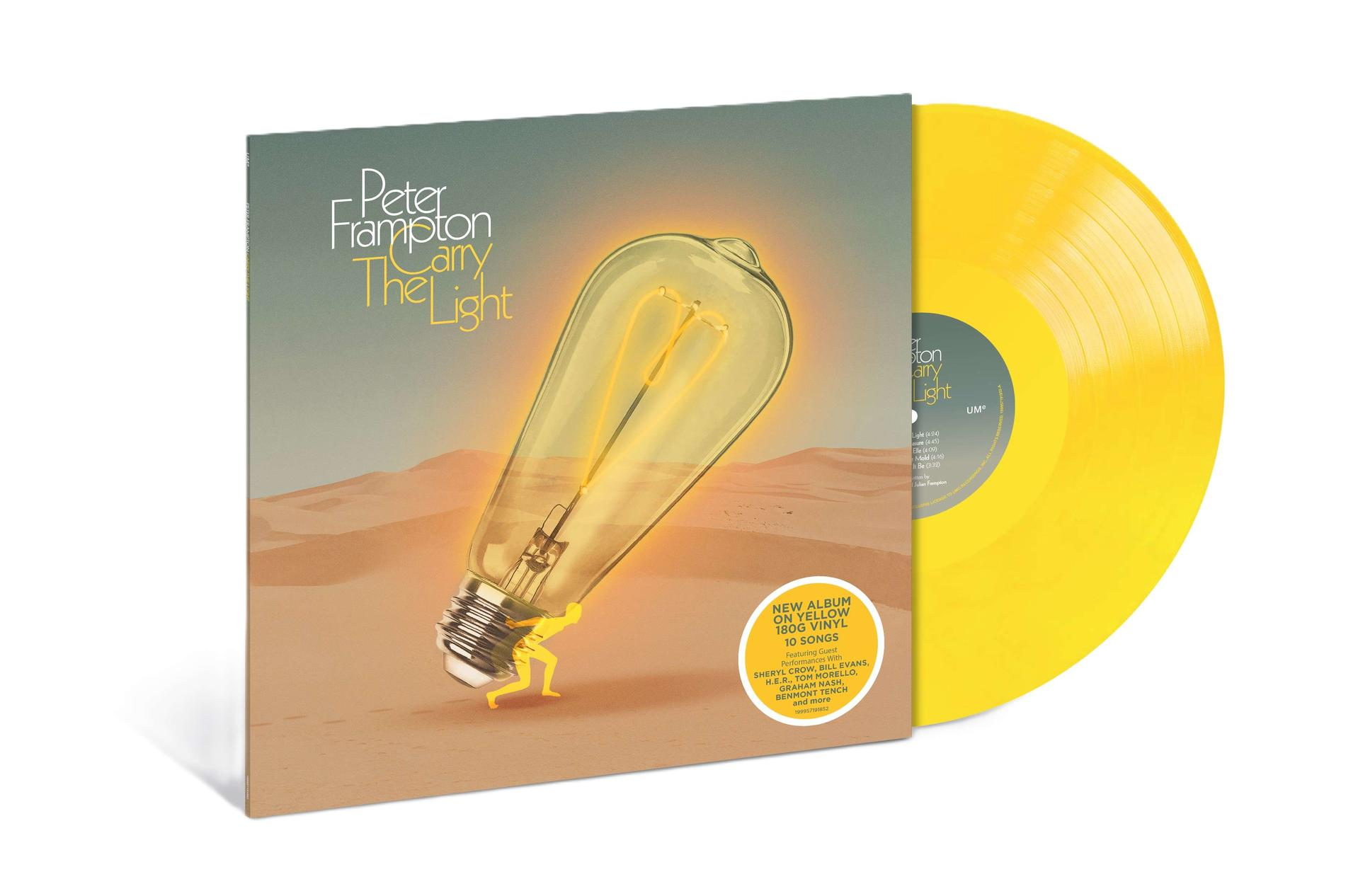 Ein gelbes Vinyl-Album mit einer Glühbirne und einem Mann im Sand. Peter Frampton Carry The Light.