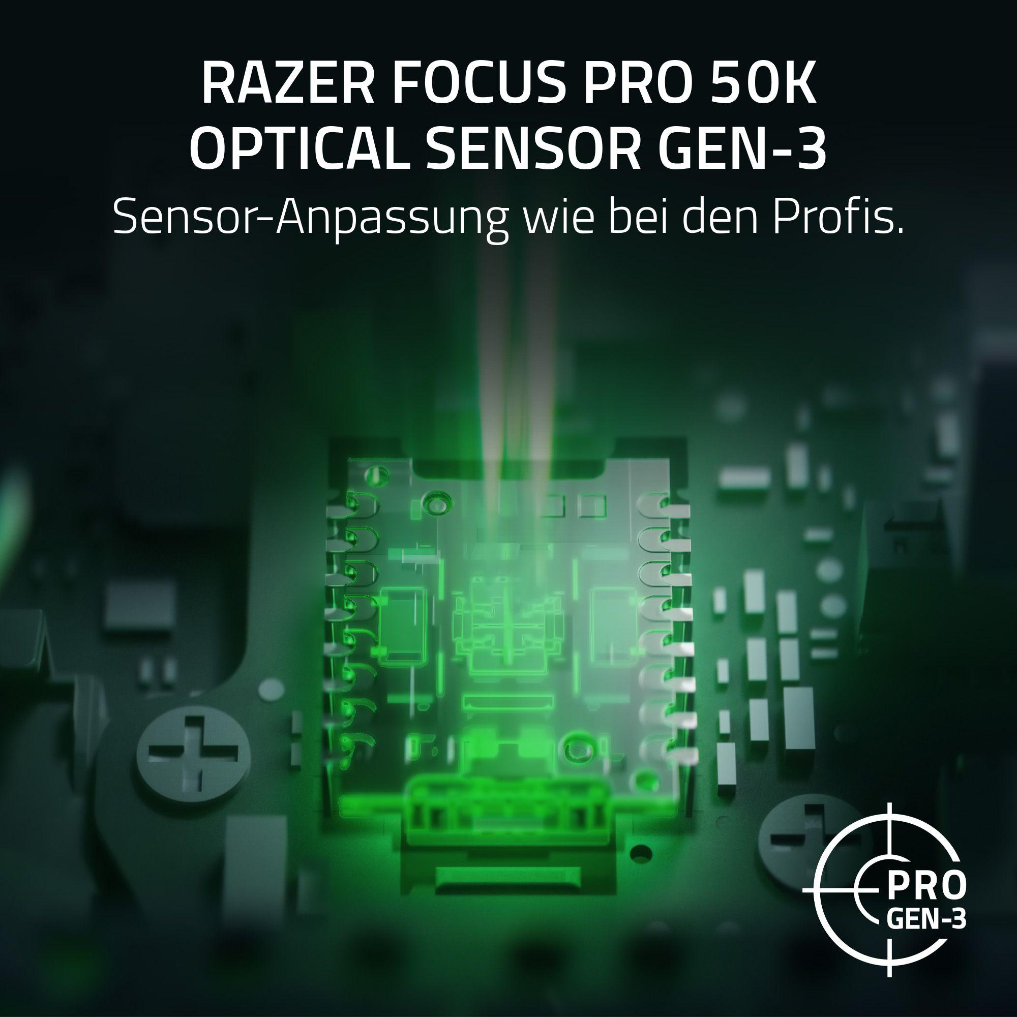 Grüne Leiterplatte mit Fokus auf einem Chip mit leuchtenden Linien. Razer-Logo unten.