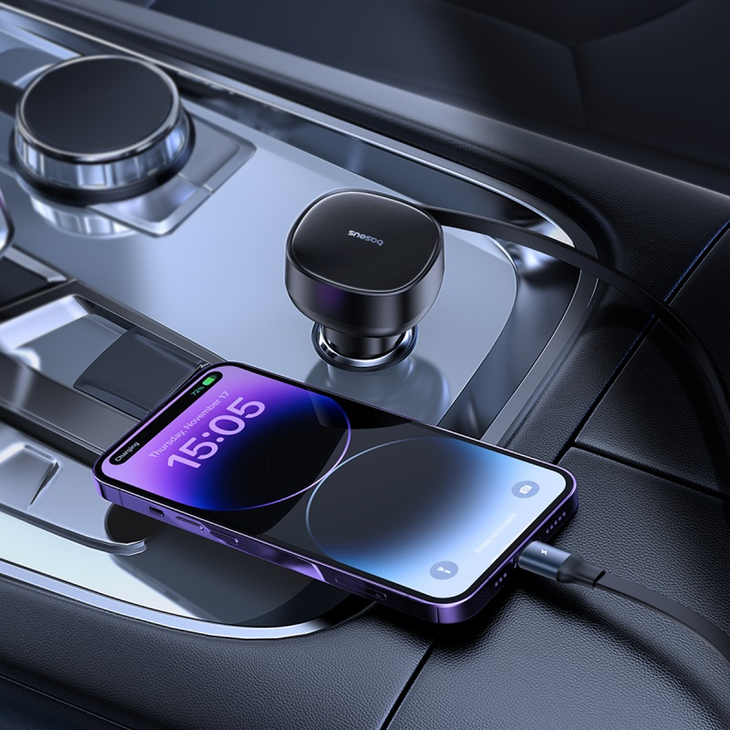 Un smartphone morado se carga en un coche.