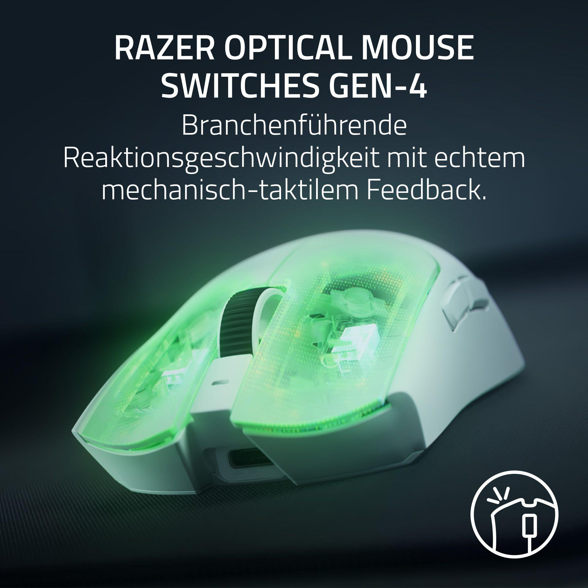 Eine weiße Razer Gaming-Maus mit grüner Beleuchtung, die auf einer dunklen Oberfläche liegt.