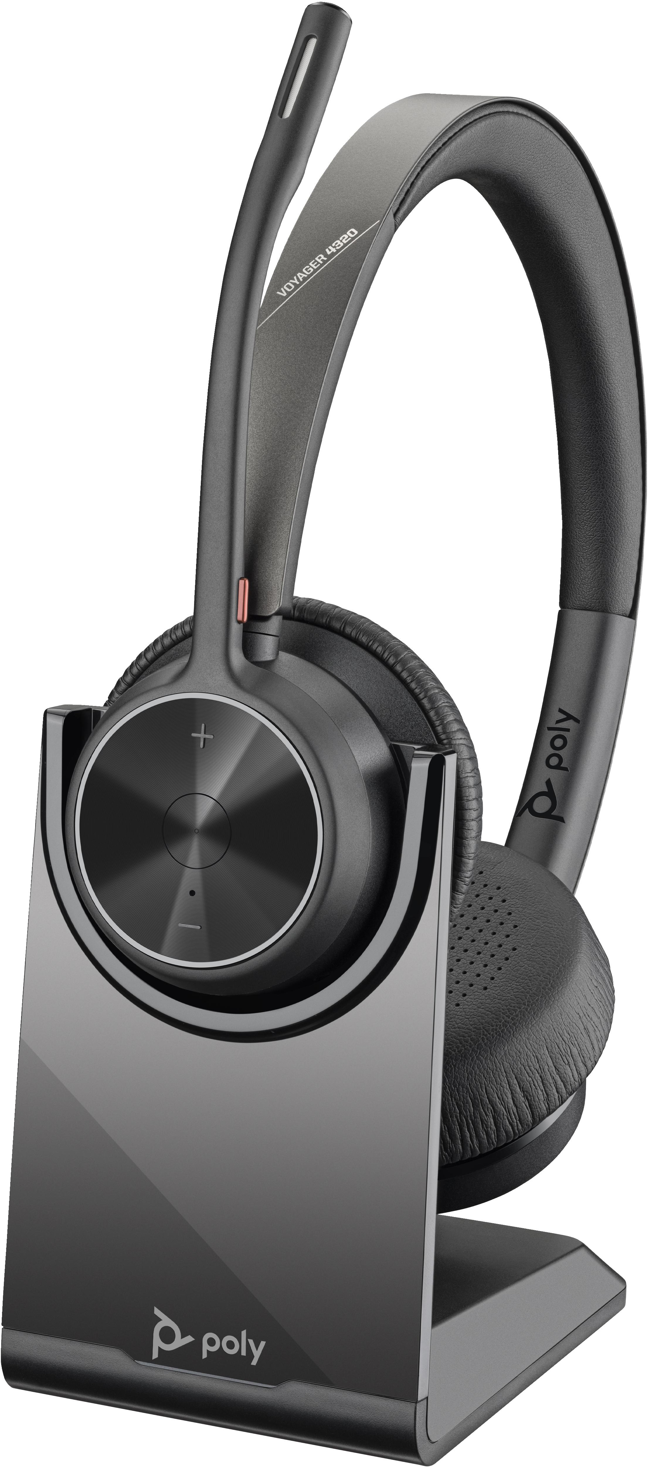Ein schwarzes Poly Voyager 4320 Headset mit Mikrofon auf einem Lade-Ständer.