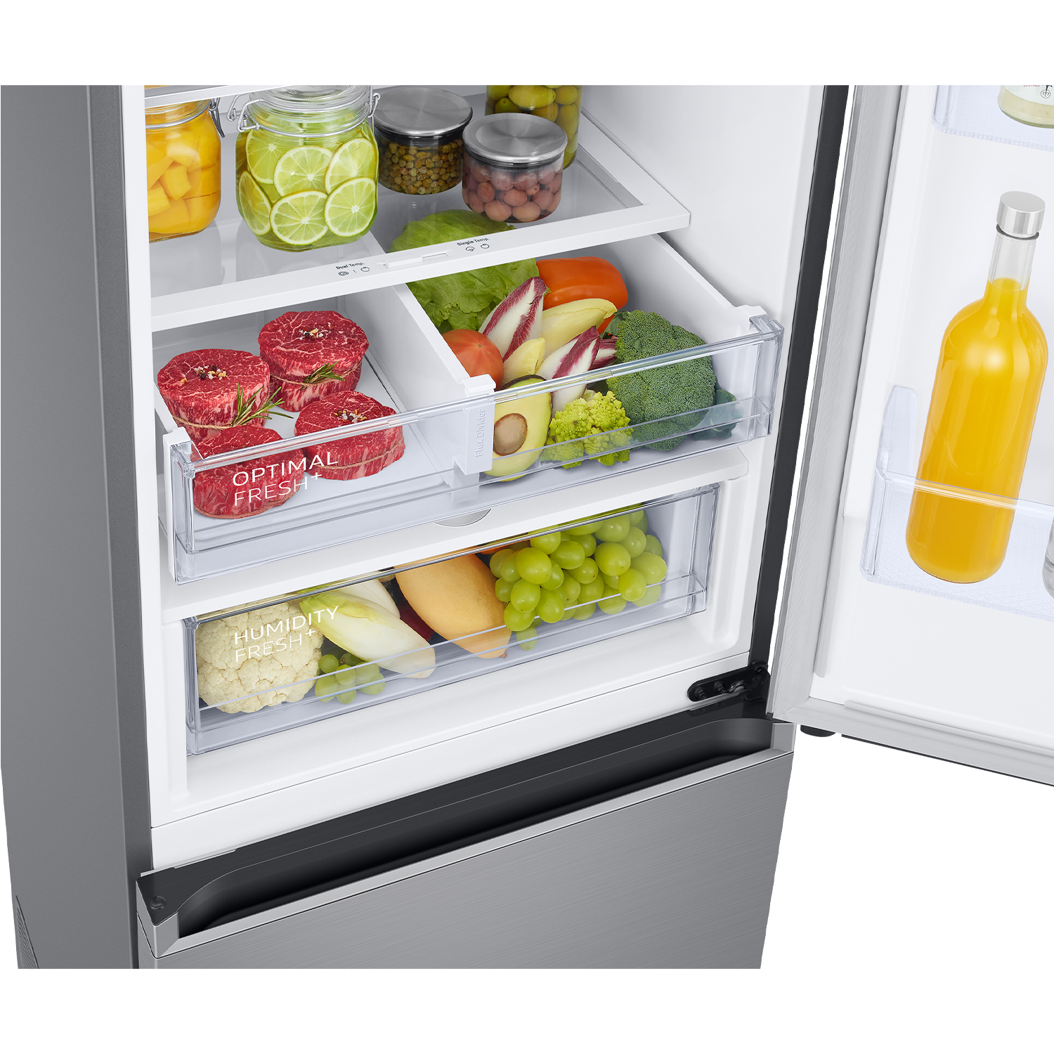 Refrigerador abierto con comida fresca: carne, verduras, frutas y bebidas.