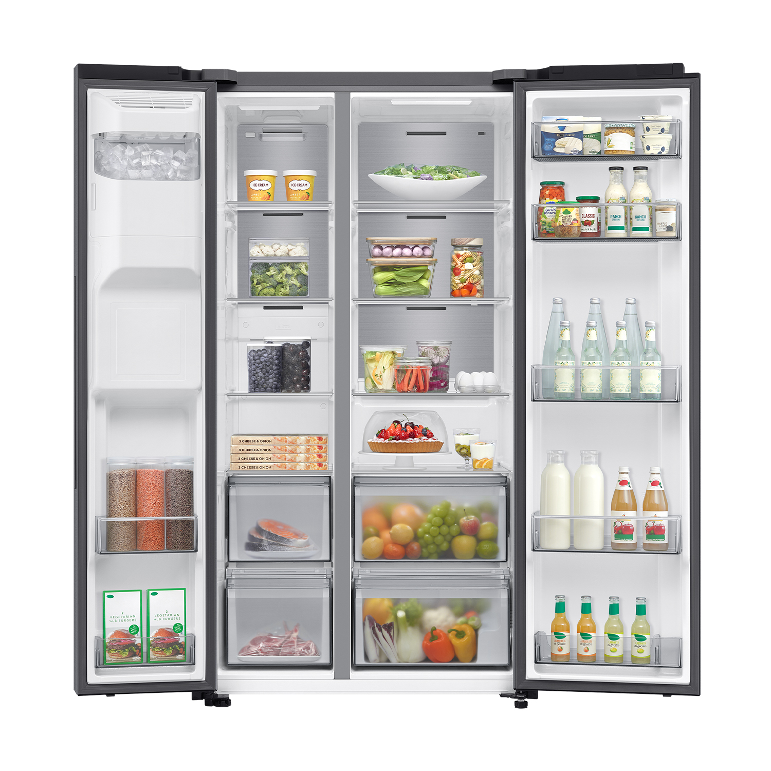 Un refrigerador abierto lleno de hielo, helado, verduras, frutas, bebidas y carne.