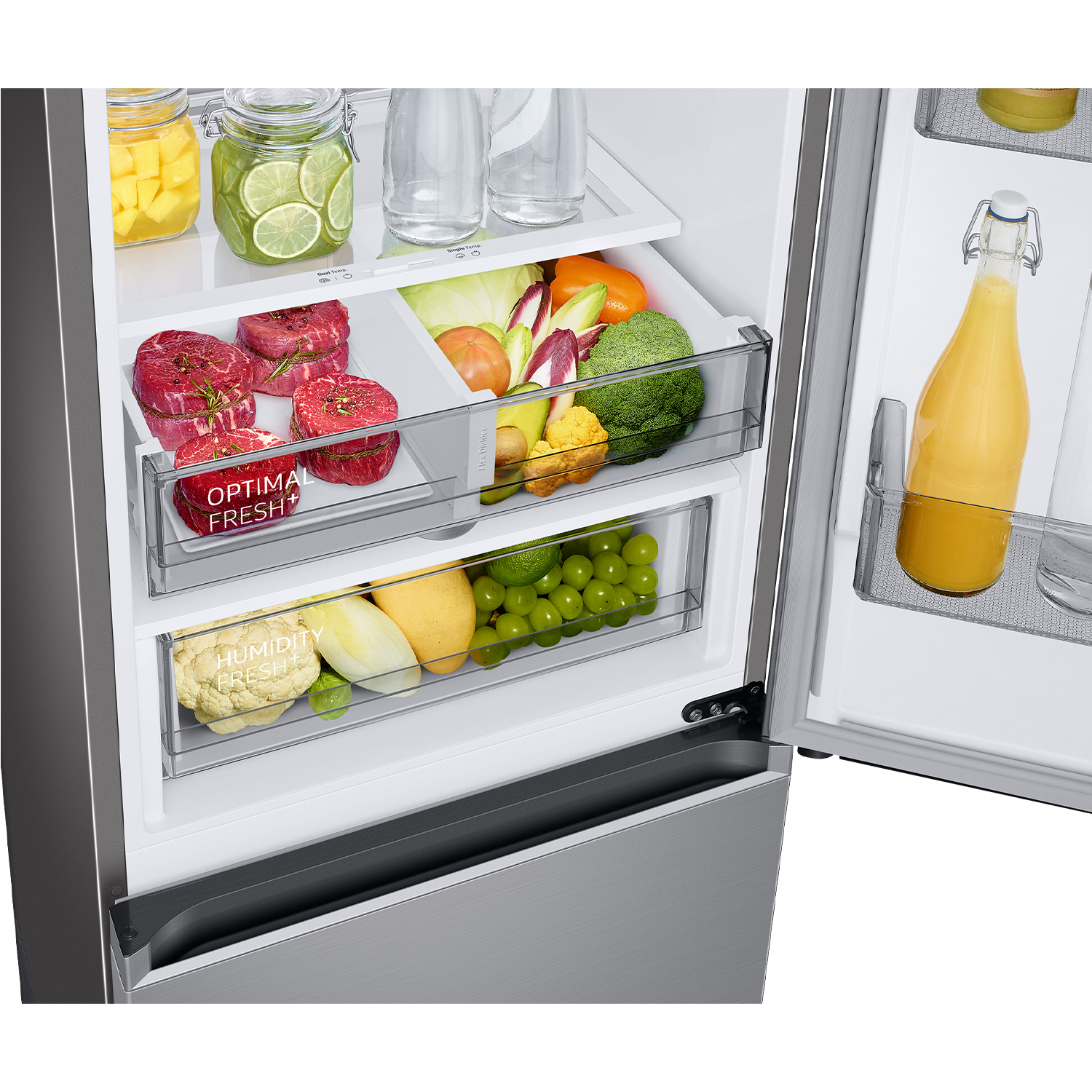 Refrigerador abierto con carne, verduras, frutas y bebidas.