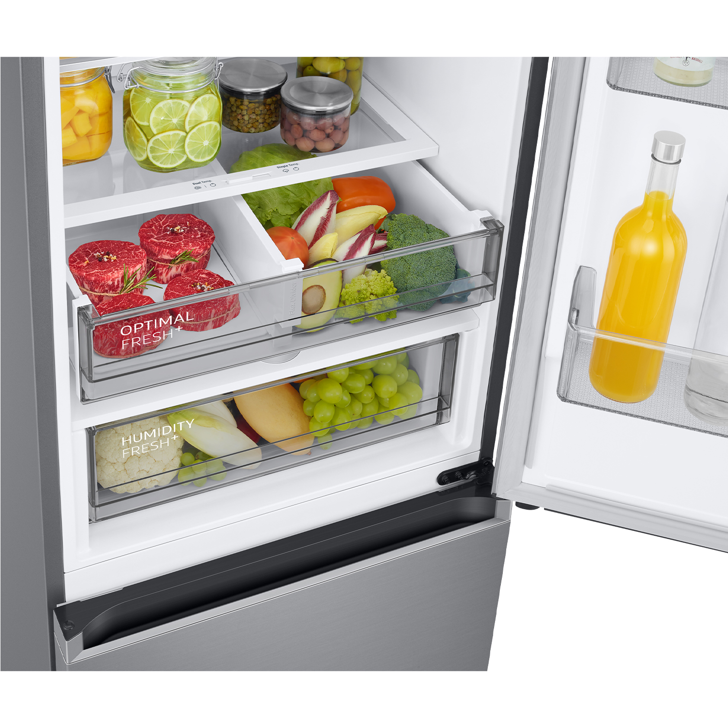 Un refrigerador abierto que muestra carne, verduras, frutas y bebidas.