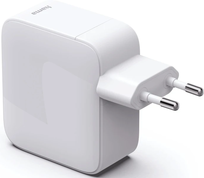 Ein weißer Hama-Netzadapter mit zwei Metallstiften für die Steckdose.