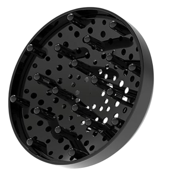 Çok sayıda küçük mandal ve delikle siyah difüzör aparatı.