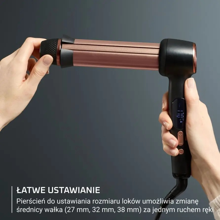 Osoba trzyma czarną i różowo-złotą lokówkę z cyfrowym wyświetlaczem.