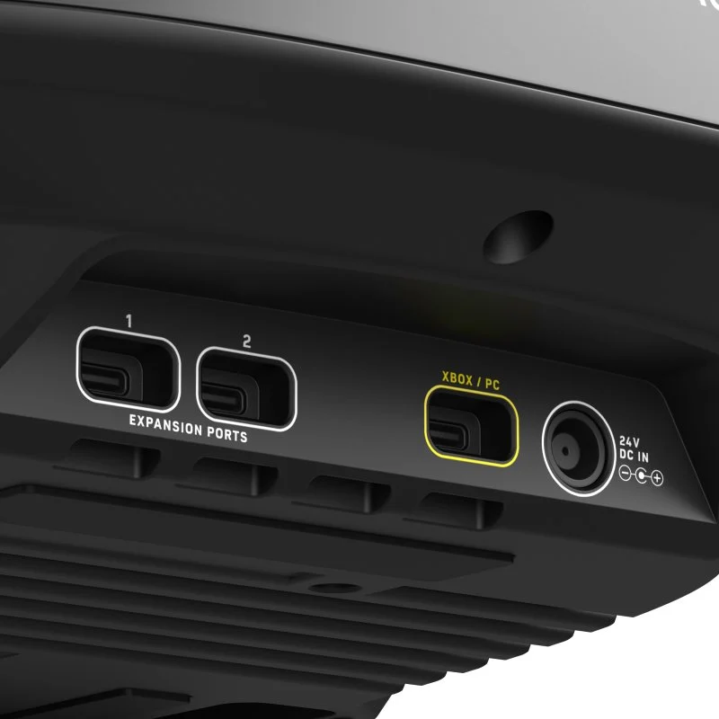 Primer plano de los puertos: 2 puertos de expansión, puerto Xbox/PC, 24V DC IN.