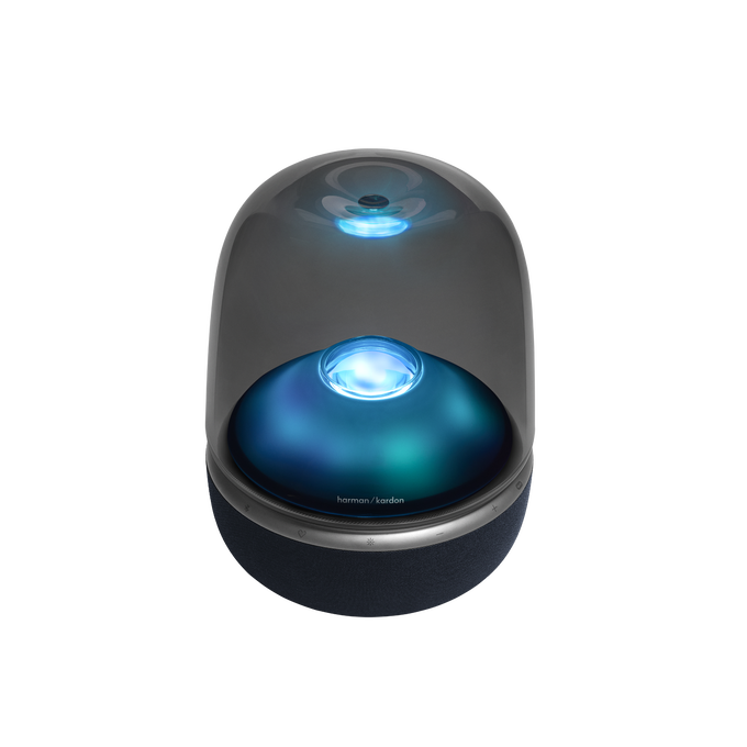 Un altavoz brillante y transparente con luces azules sobre fondo negro.
