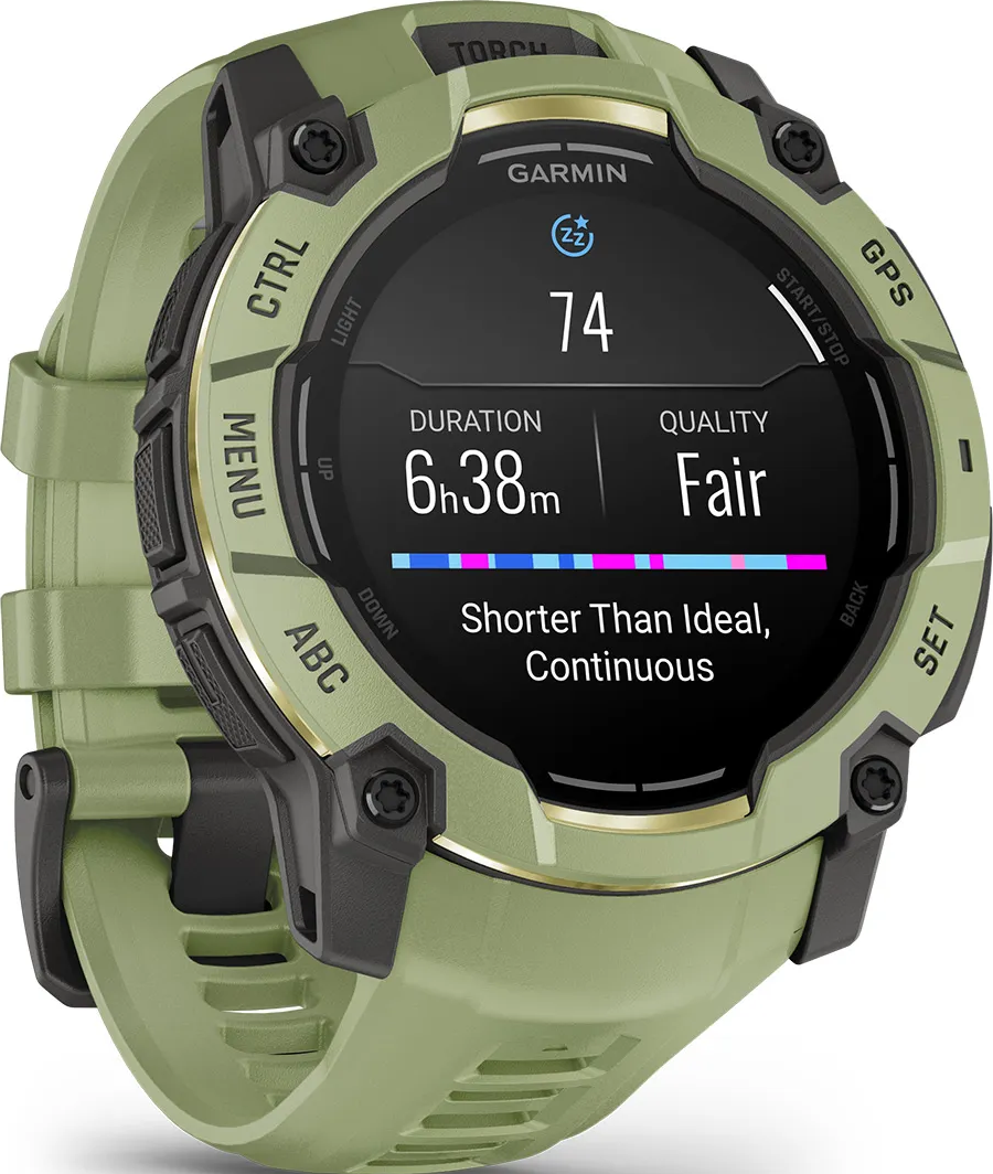 Montre connectée Garmin verte affiche score sommeil 74, durée 6h38m, qualité Fair.