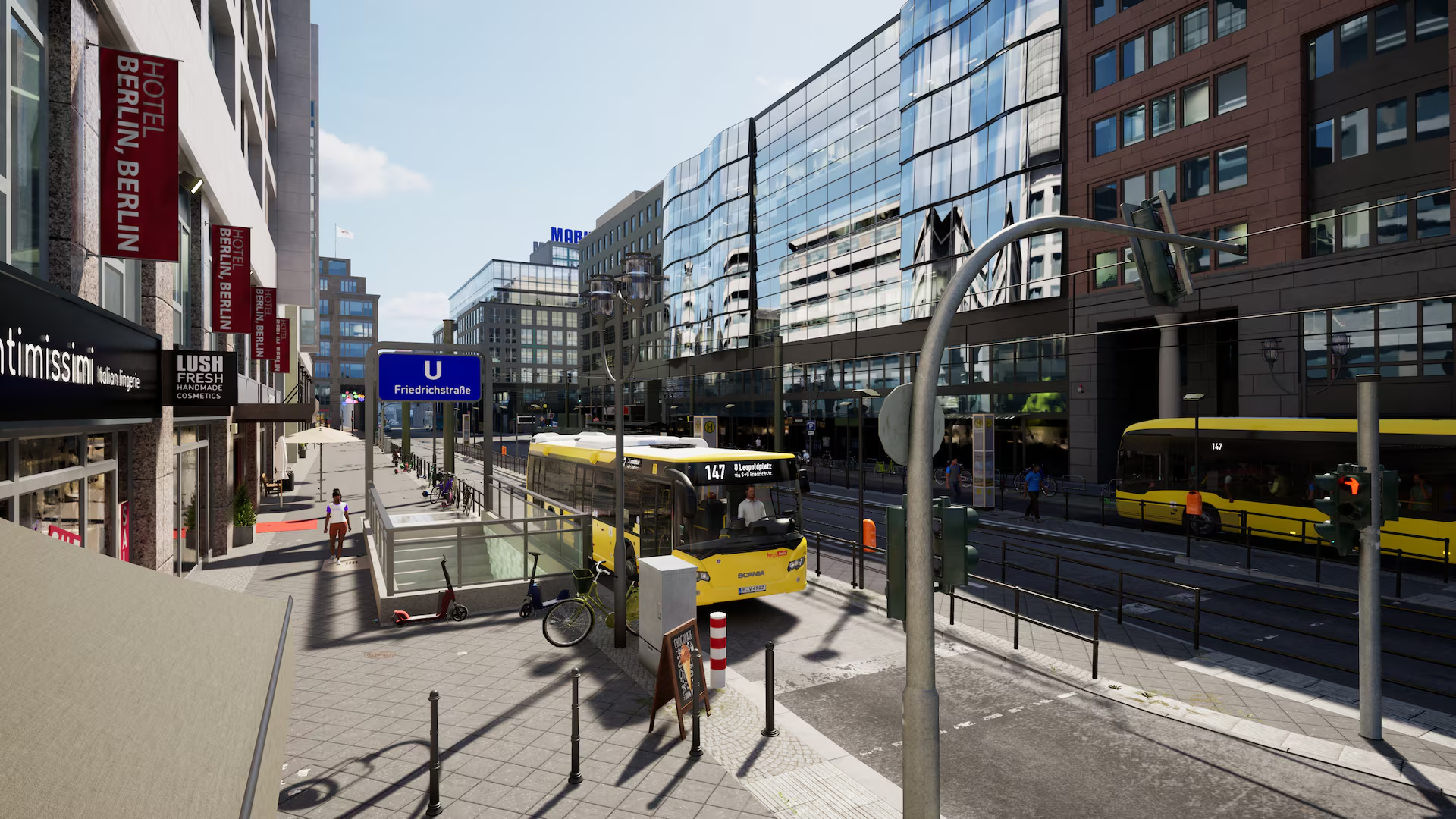Bus jaune à Berlin Friedrichstraße, immeubles modernes, panneau U-Bahn.